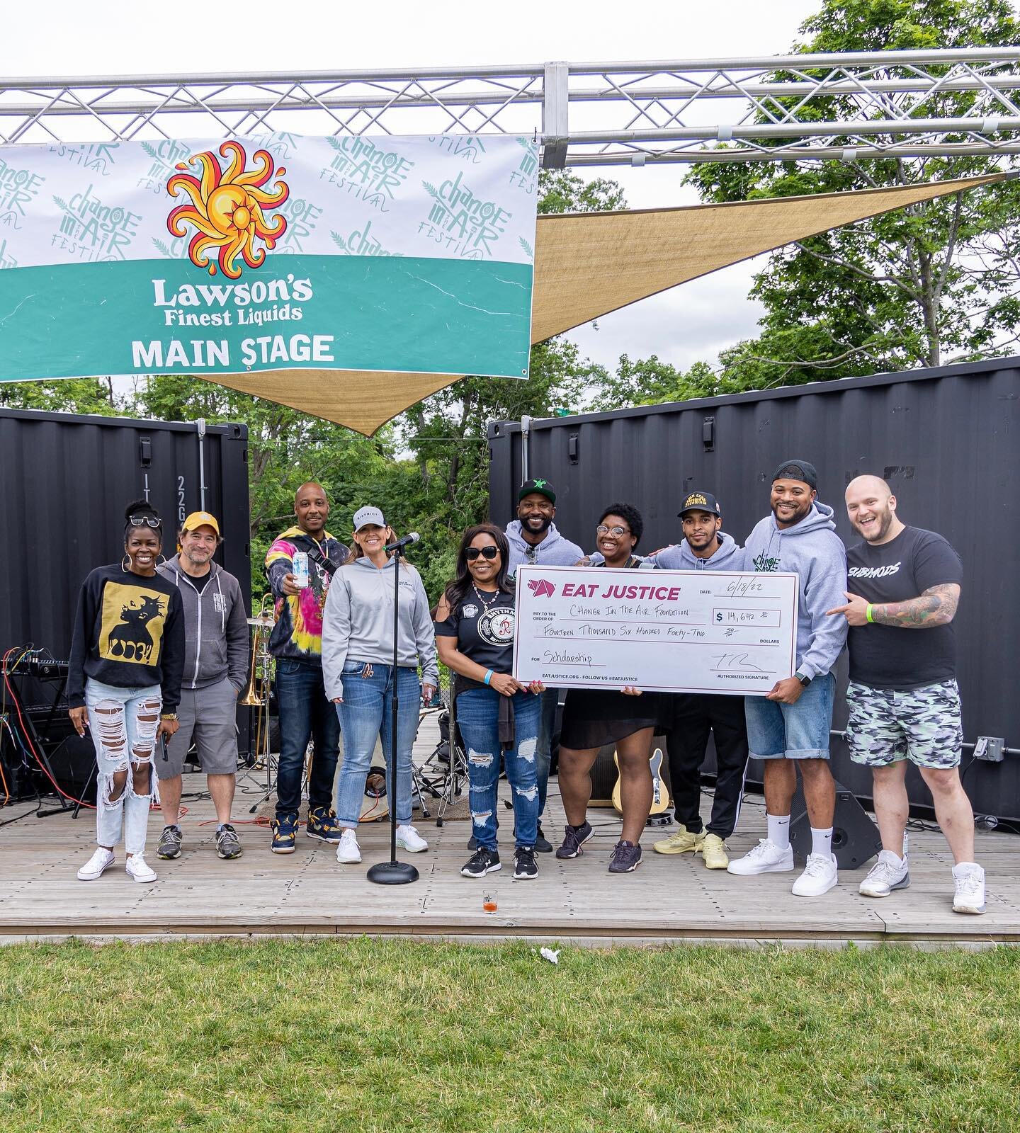 Yesterday was such a VIBE!! Thank you to everyone who pulled up for Juneteenth weekend at our 2nd annual CHANGE IN THE AIR FESTIVAL! 

A huge thank you to @eatjustice @eatramen for raising $14,642 helping us raise a grand total of $28,642 for the @ct