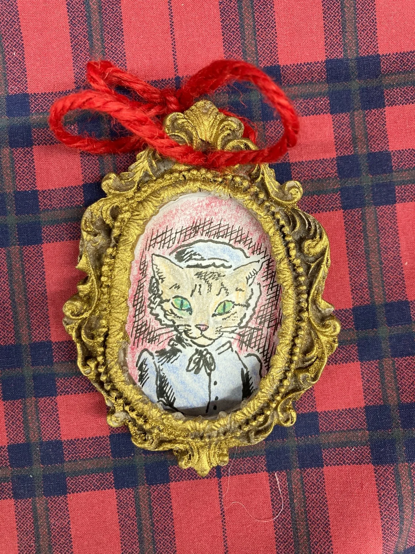 Happy December! I had a great time at @montclair_flea on Small Business Saturday, and the new handcrafted ornaments were a hit. Lots of people asked for custom ornaments, so after consulting with the elves at @custompetportraits HQ, I&rsquo;m making 