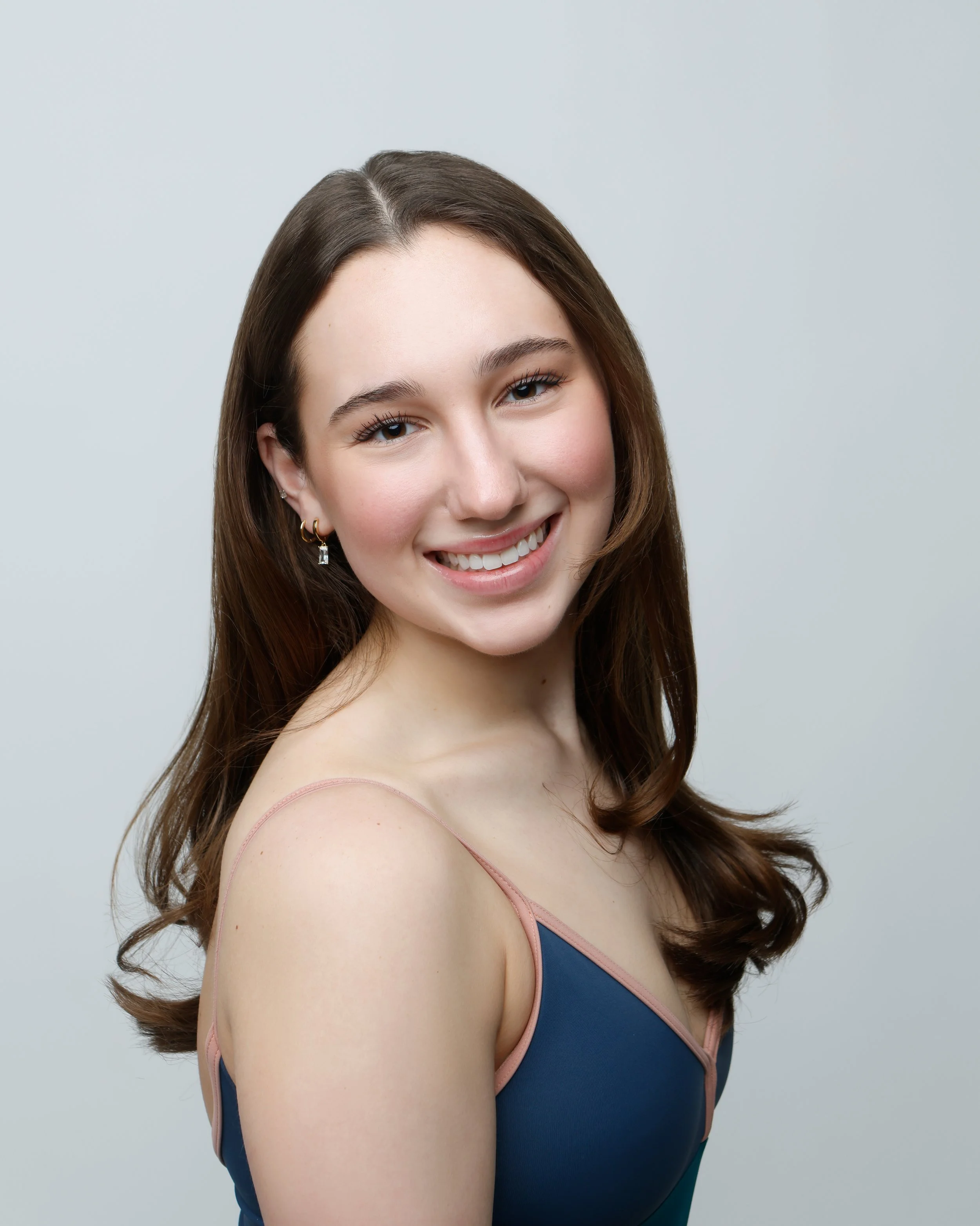 Isabella Desabrais Headshot - Izzy Desabrais.jpg