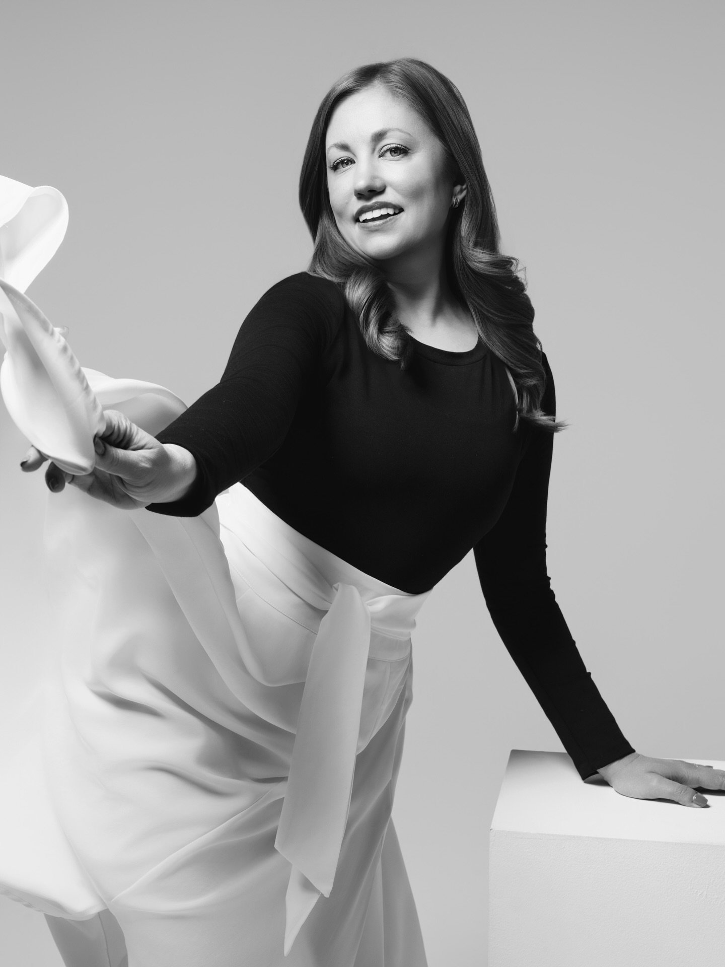 The Brainy Ballerina Podcast is getting a glow up! ✨

The 100th episode (!!!) of the pod is coming out in April and I need your help choosing a new cover image!

Comment with your pick! ⤵️

(Huge shoutout to @studiosoma.wi for making me feel like a b