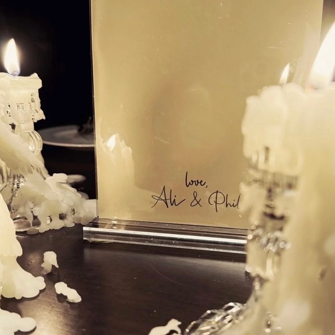 it&rsquo;s all in the details &mdash; added a touch of love from the couple with a signature on the backs of their bar and food menus 

&mdash;
#liebandrose #wedding #liebandroseweddings #weddingdetails #weddingmenu #handwrittenweddingmenu #customwed