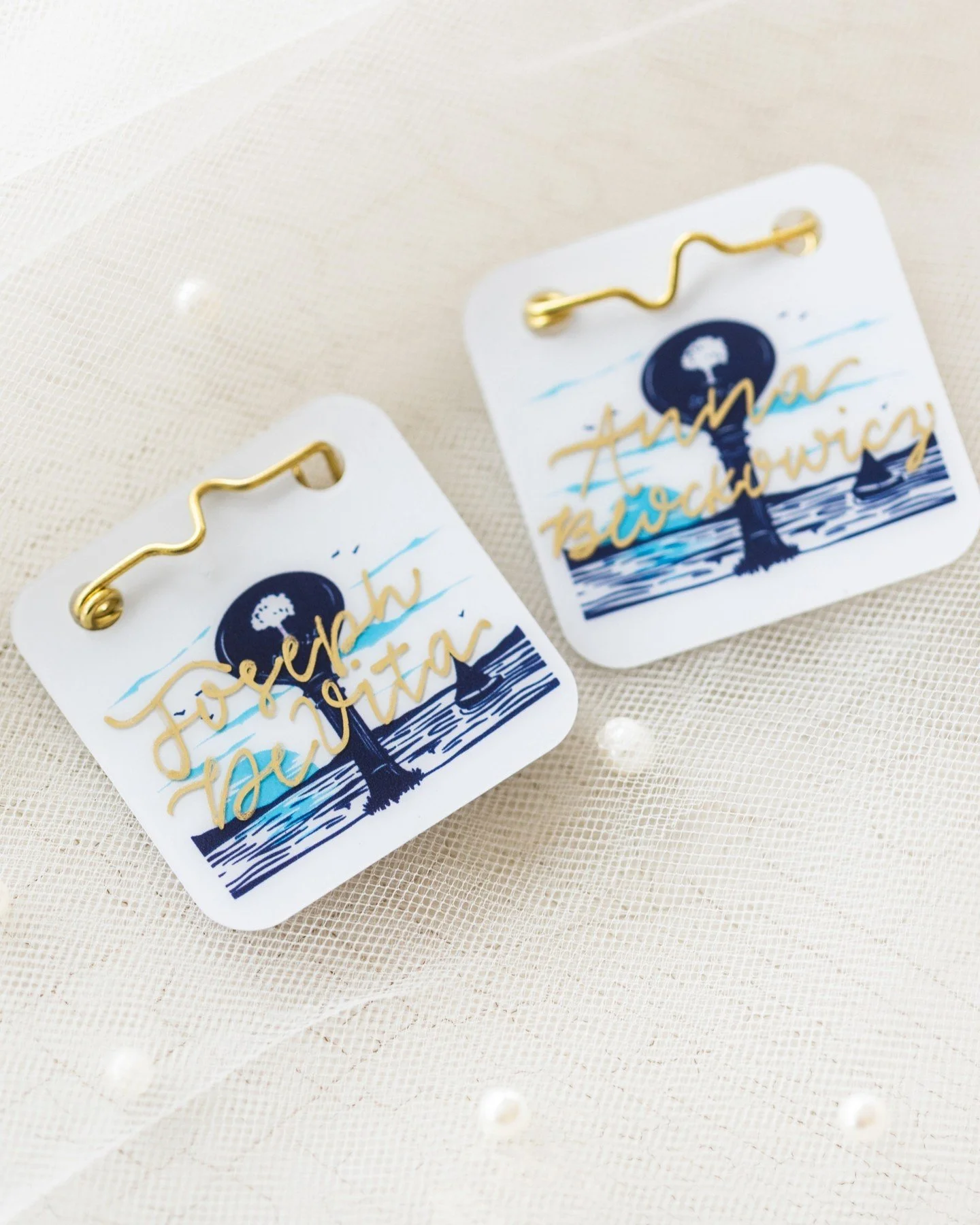 since it&rsquo;s officially beach season, i&rsquo;m bringing back anna &amp; jojo&rsquo;s handwritten beach badge escort cards 

&mdash;
Photography | Ann Coen Photography
@anncoenphotography

Venue | Bonnet Island Estate
@bonnetislandestate

long be