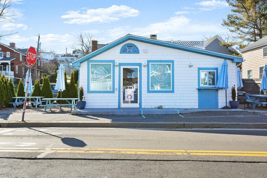 222-Hillspoint-Rd-Westport-CT-222-Hillspoint-Rd-Westport-CT-large-001-011-006-1500x1000-72dpi-1-Large.jpg