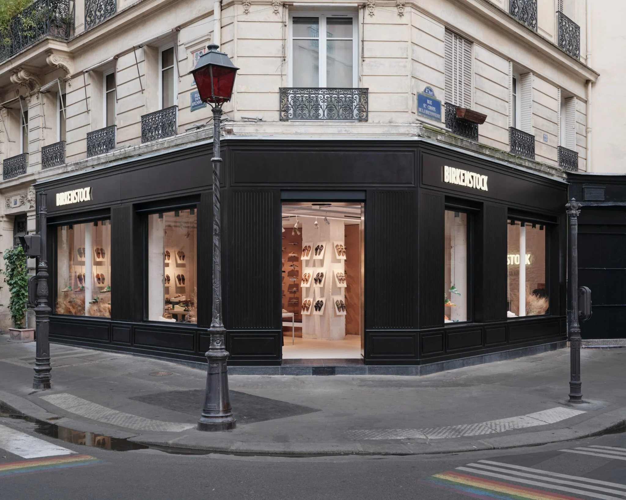 BIRKENSTOCK_Paris-Store-10_Maarten-Willemstein-2048x1638.jpg