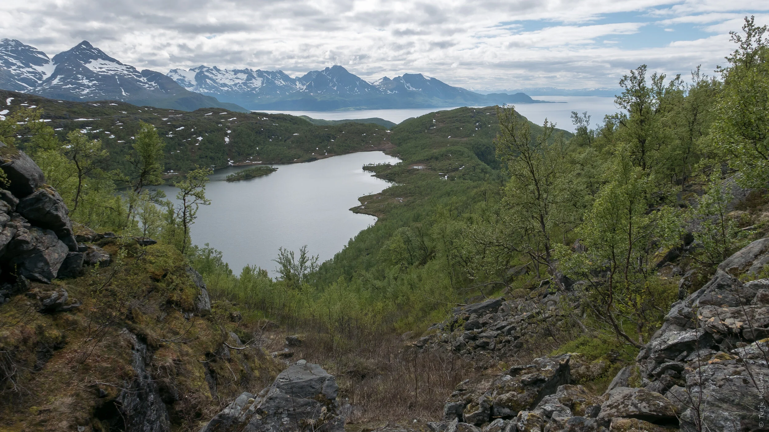 Opp elvedalen mot Storviktinden.