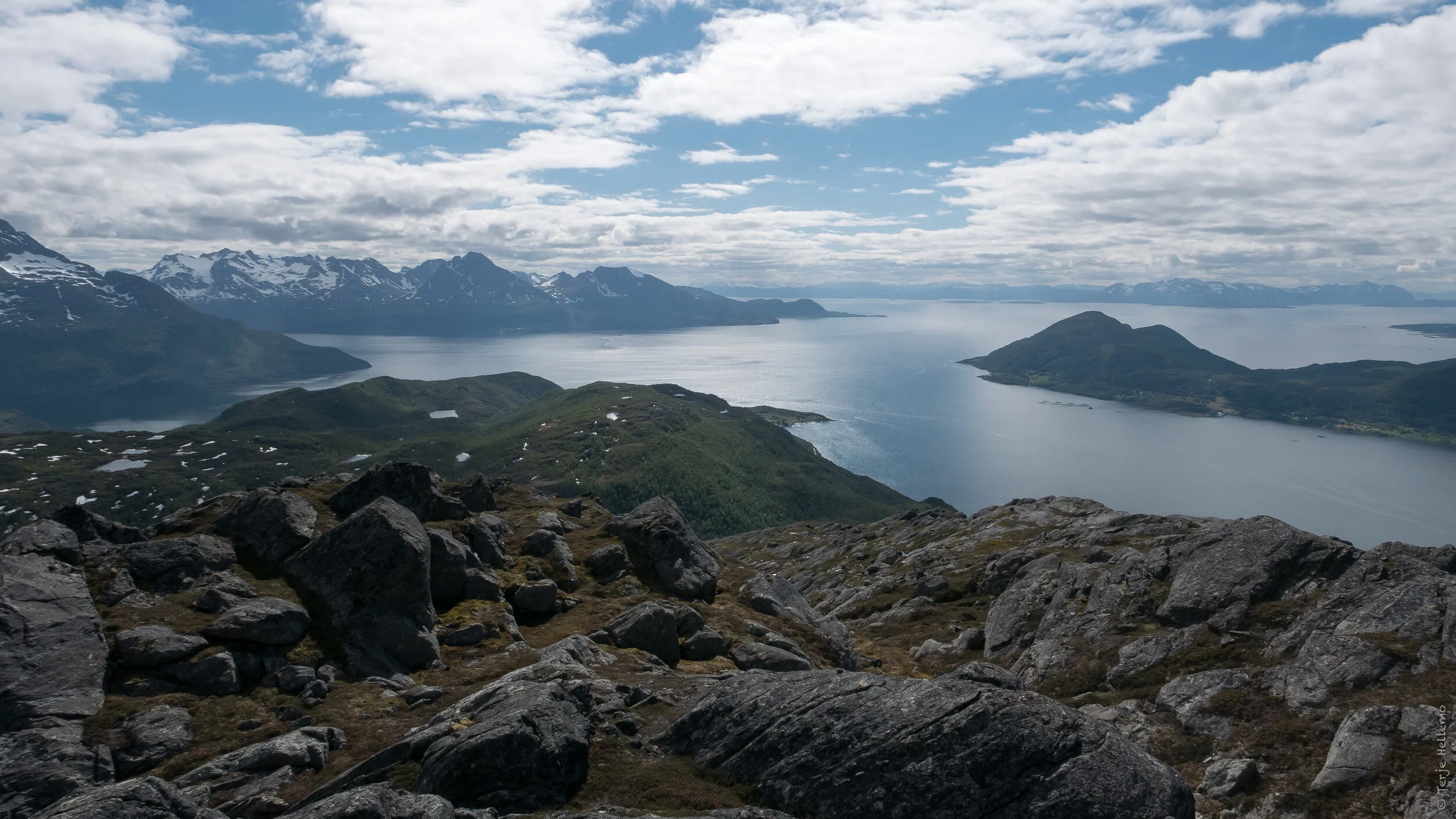 Dyrøya og Andørja sett fra Storviktinden.