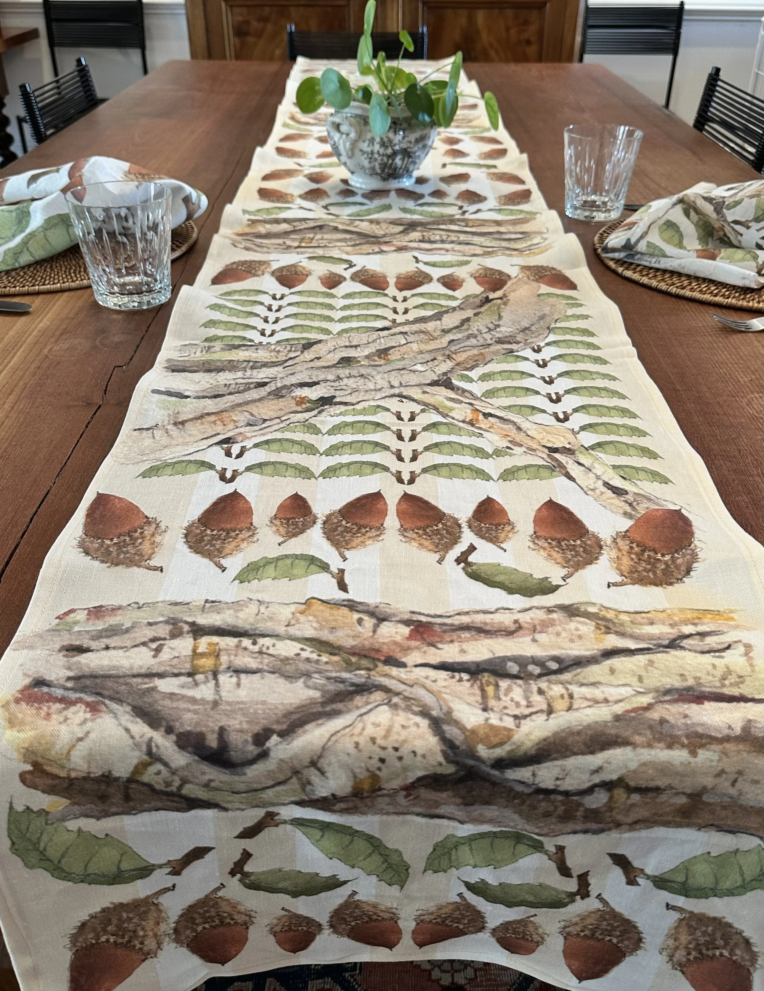 'Acorns and Oak'  Runner