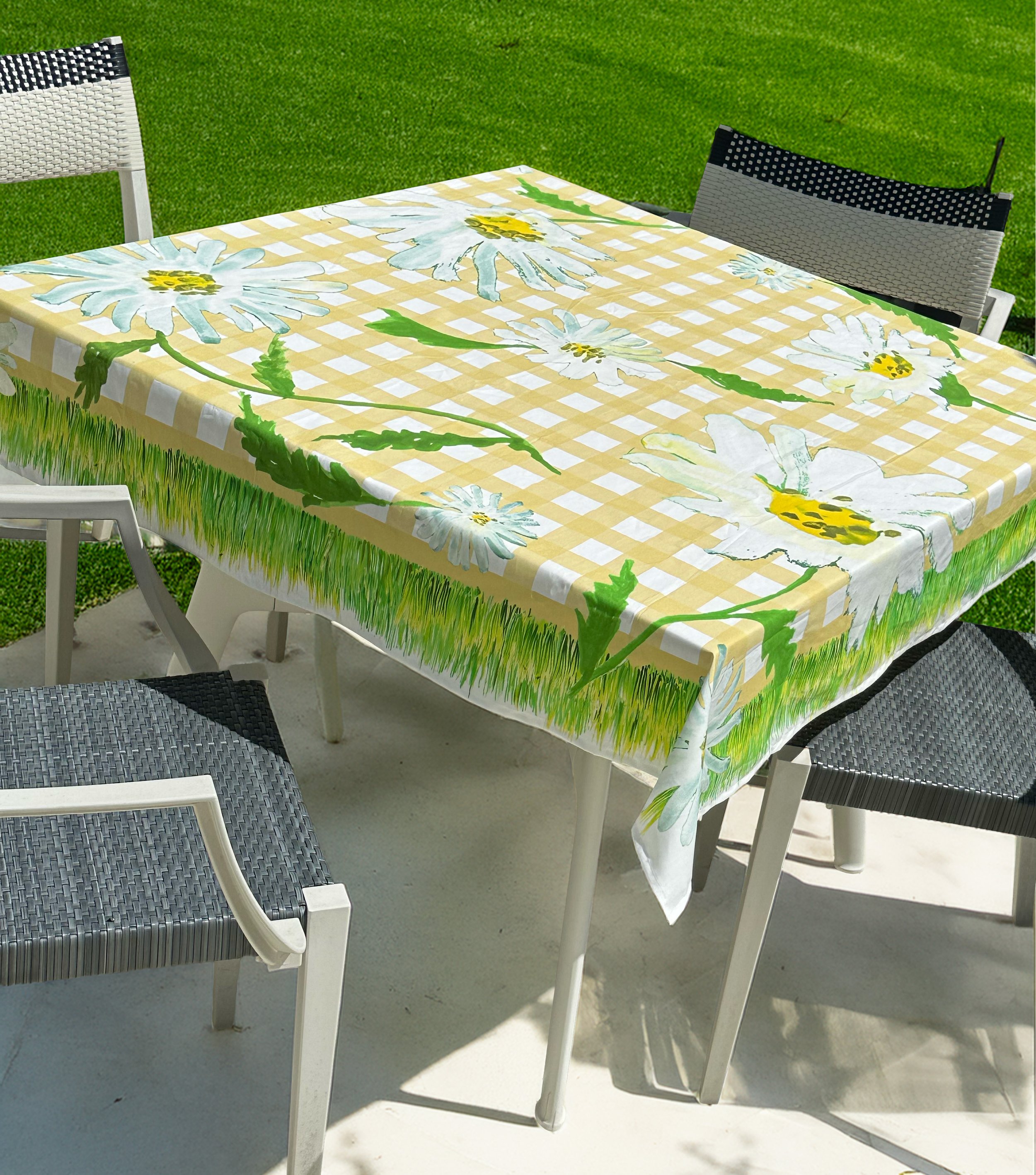 daisy tablecloth 768.jpg