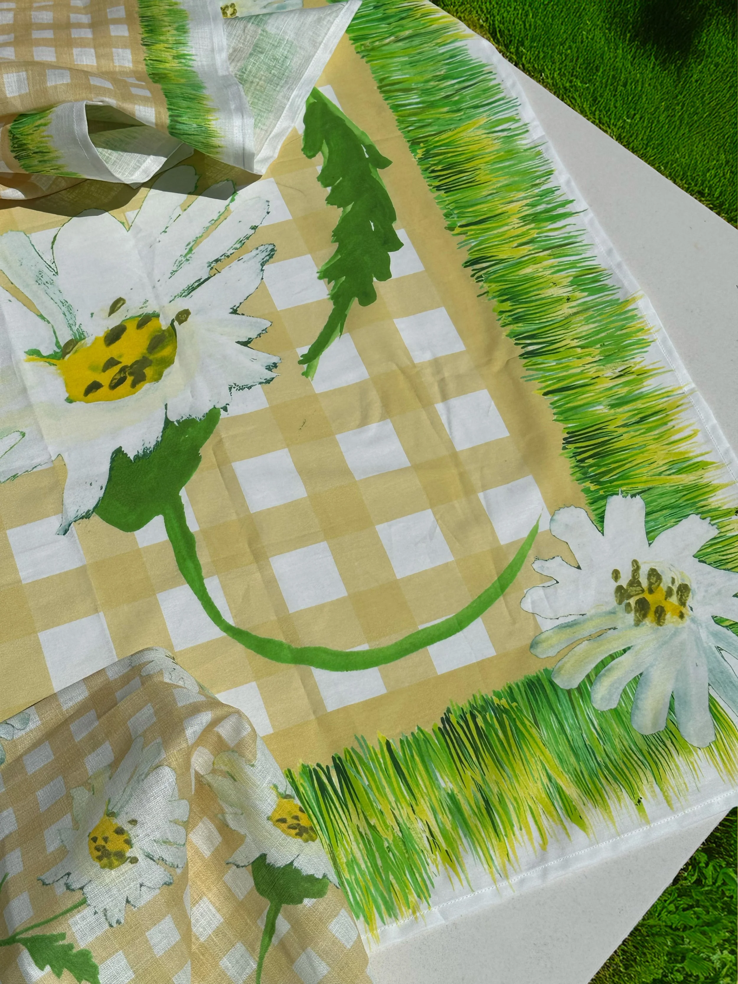daisy tablecloth d367.jpg