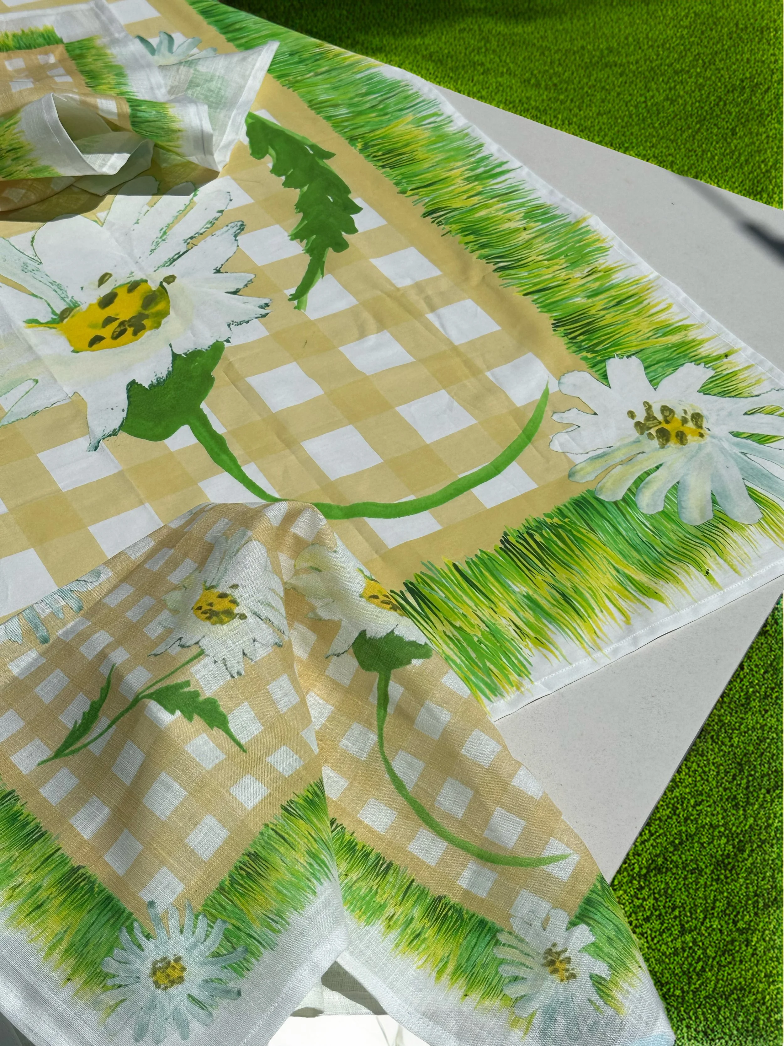 daisy tablecloth d91.jpg