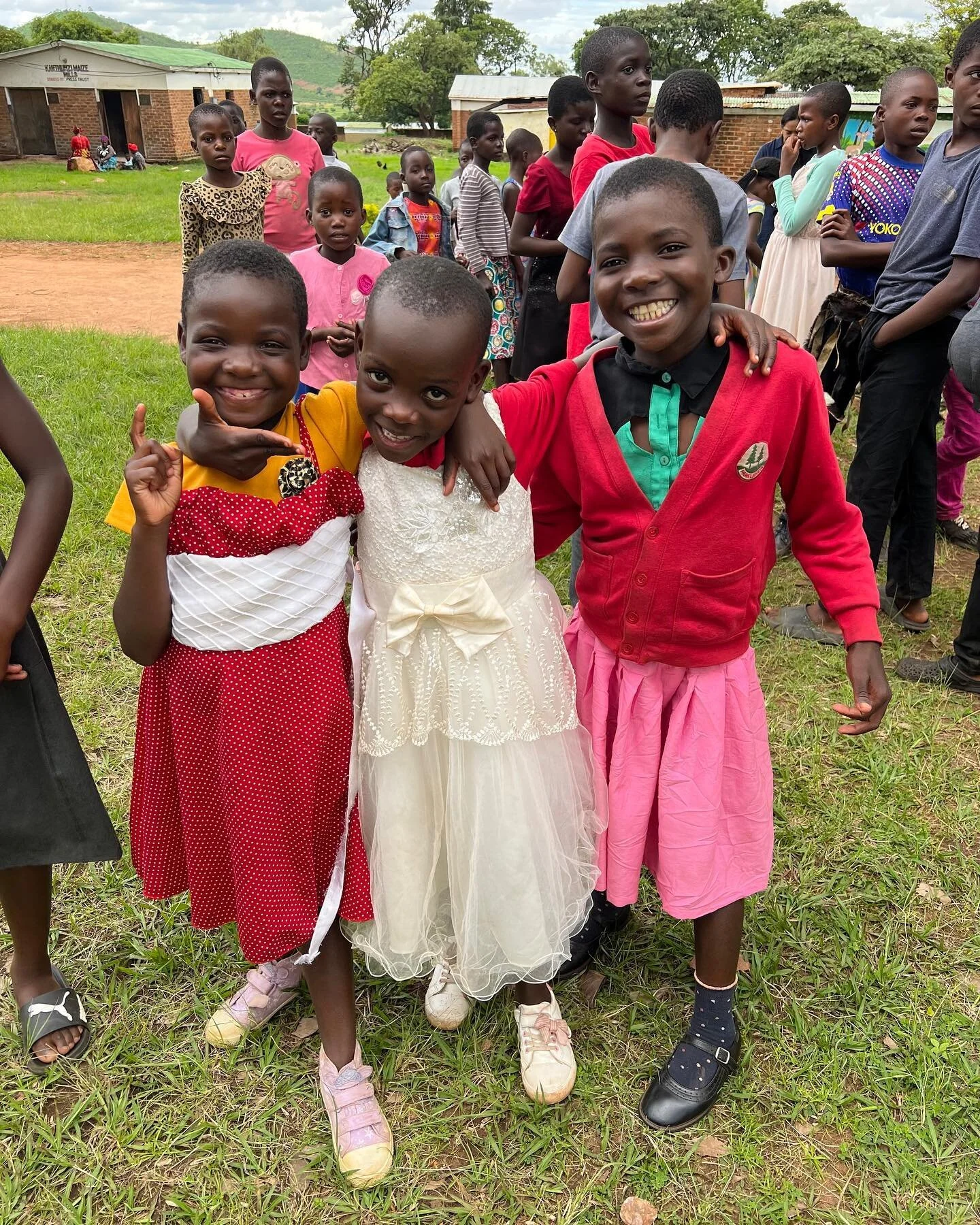 Smiling faces to start 2023 from our recent trip to @home_of_hope_malawi. Sending well wishes to our Raising Malawi community!