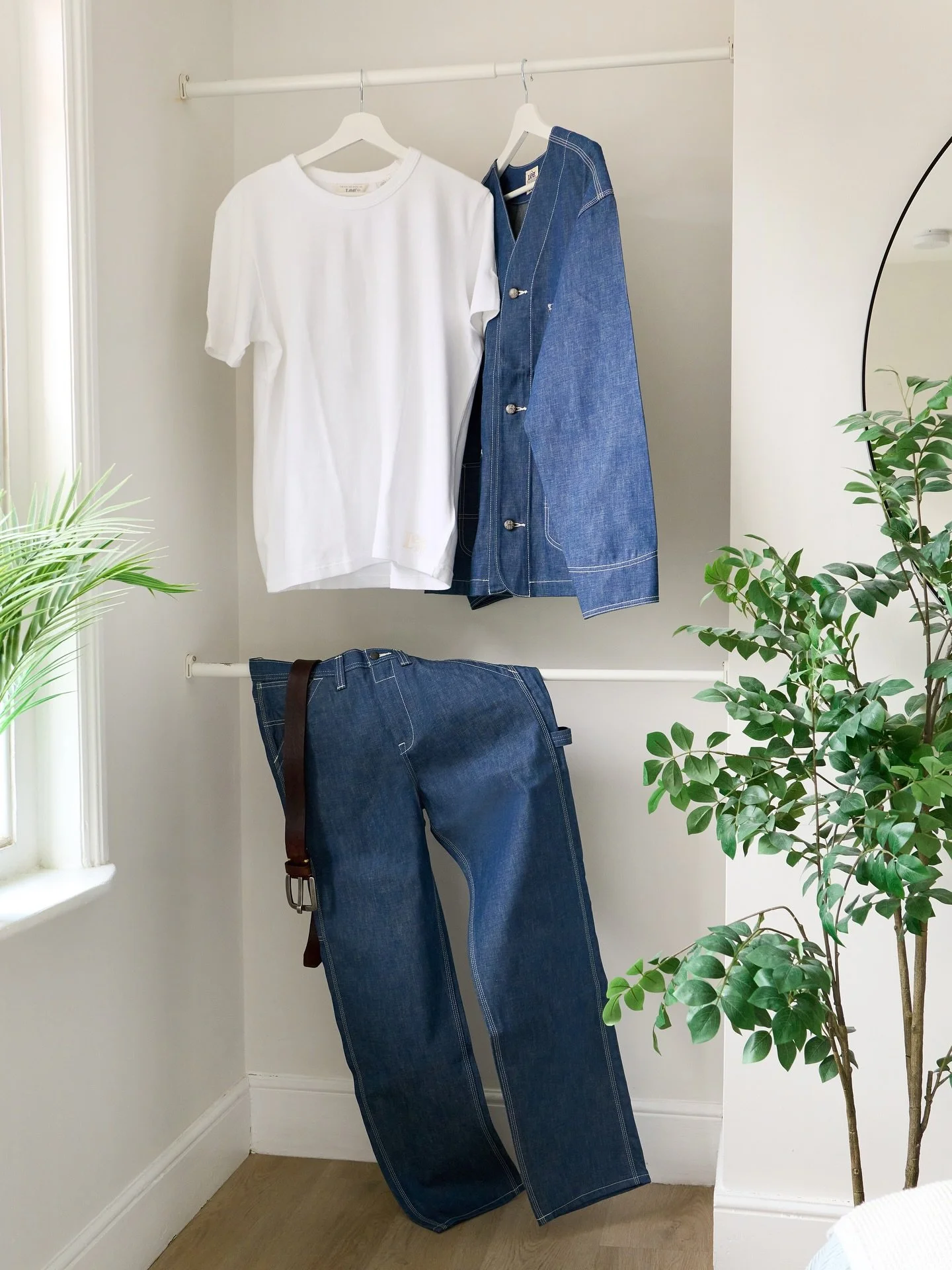 Outfit of the day shots for @jeanstoreuk 

#photography #stillphotographer #stilllife #photographer  #lifestylephotography #flatlay #basingstoke #local #stilllifephotography #artistsoninstagram #spring #summer #home #ugccreator #clothing