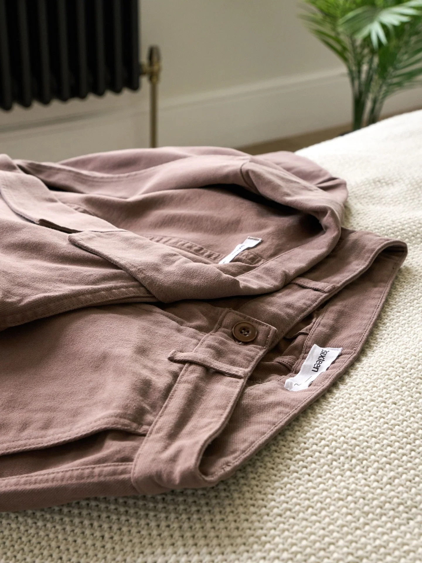 Details are somewhat aesthetically pleasing 🥰

Shot for @jeanstoreuk 

#photography #stillphotographer #stilllife #photographer  #lifestylephotography #flatlay #basingstoke #local #stilllifephotography #artistsoninstagram #spring #summer #home #ugcc