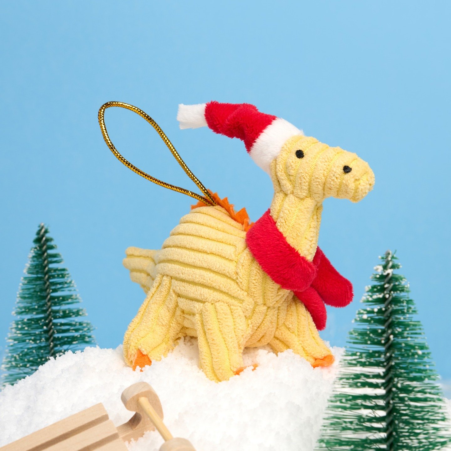 May your pictures be merry, bright, and guarded by a tiny Santa-saurus. 🎅🦖

Knitted dinosaurs might just be my favourite Christmas decorations ever 🦖🎄

These adorable ornaments were shot for @bestyearsltd, and I absolutely loved working on them. 