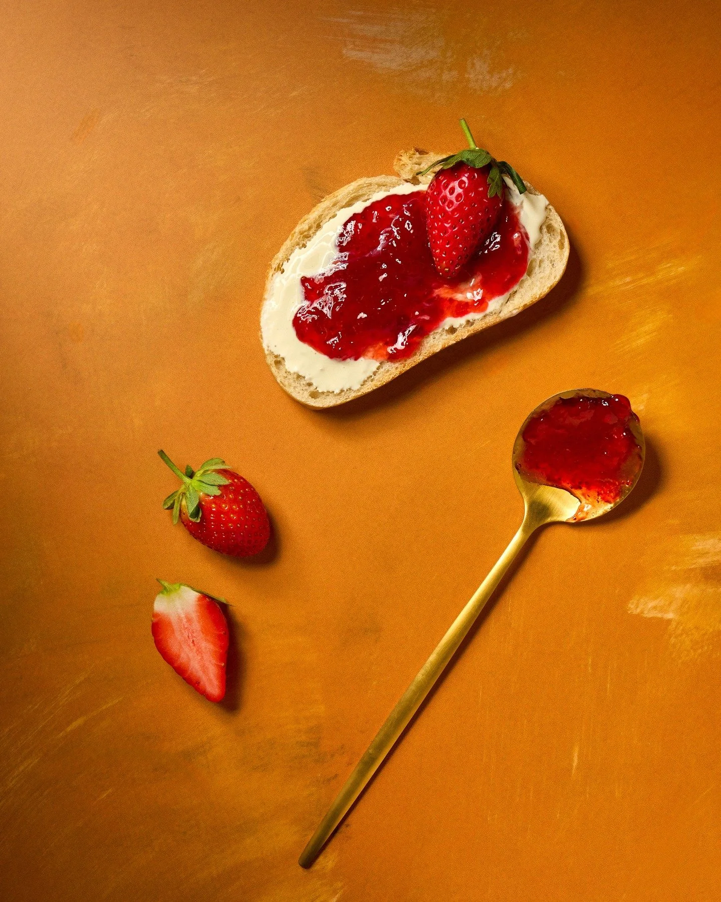 Just jamming 🍓

A little project with cream and jam on sourdough, deliciously bought from @marksandspencerfood 

Shot on @clubbackdrops 

If you&rsquo;re keen to spread more personality into your visuals, let&rsquo;s jam.

#productphotographer #food