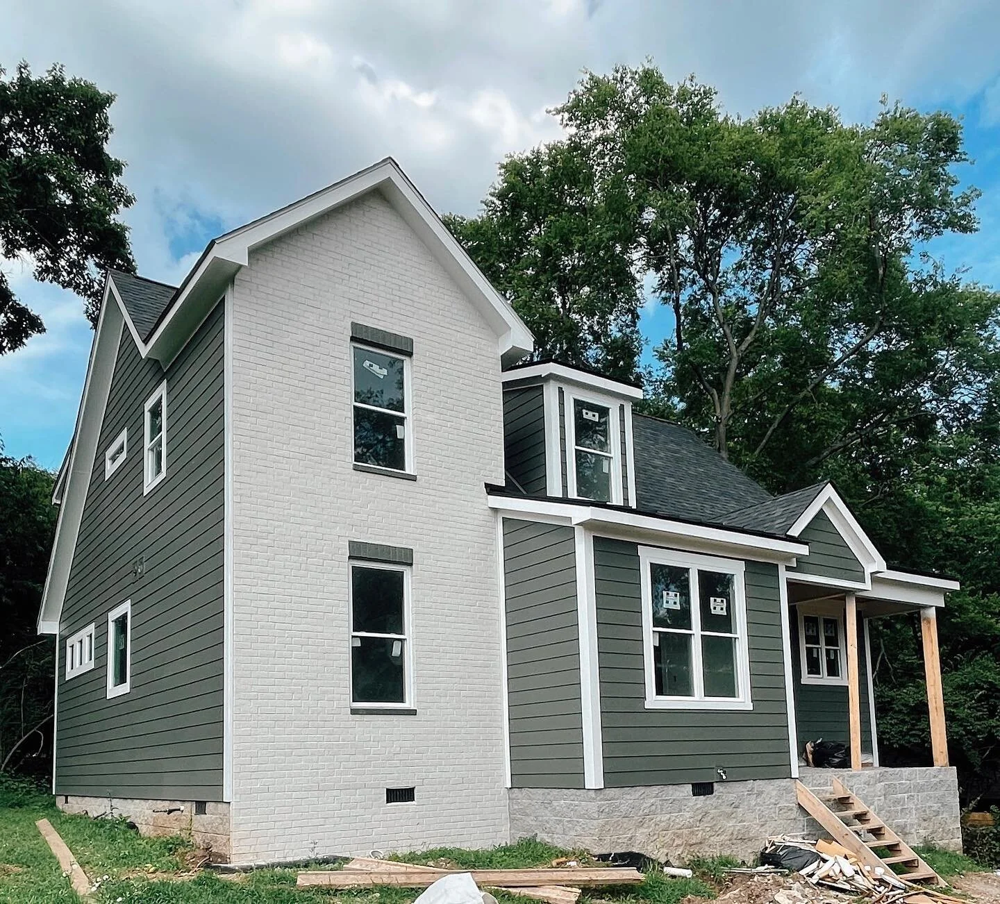 Our new build on Carolyn is coming right along. Just a few more weeks &amp; she&rsquo;ll be ready for showings. 

#newconstruction #newbuild #homedesign #homerenovation #nashville #realestate #comingsoon #forsale #joshmartinrealty