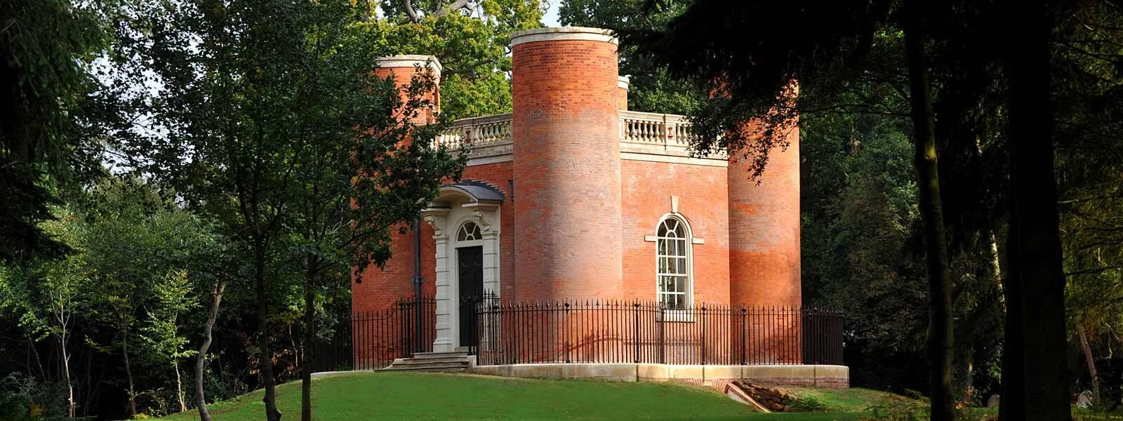 QueenAnnesSummerhouseHero2.jpg