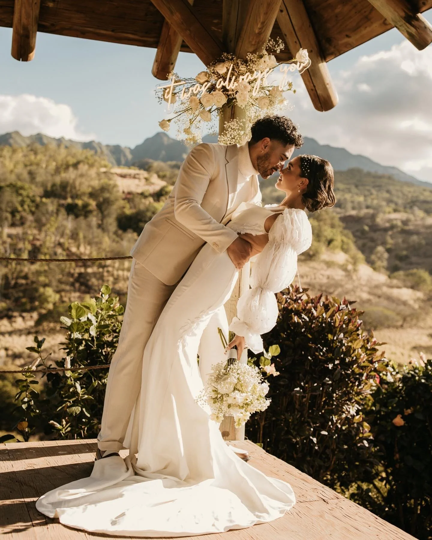 The Kafovalus🤍💍
this shoot seriously helped to get all my creative juices flowing, I’ve been itchinggggg to do a wedding!😍🫶🏼
Models: @beekafovalu 
Coordination: @sheviemarche.photography 
Makeup: @schatzofmakeup 
Hair: @weddinghairstyles