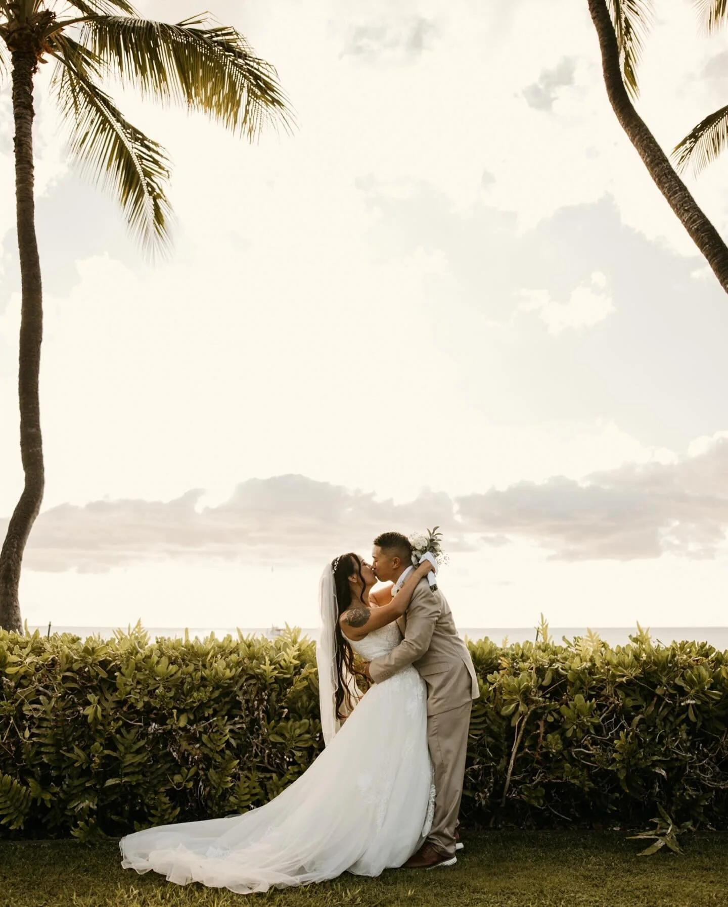 Hawai’i weddings >>> 😍🎉🎉
such a fun filled day celebrating J + K!! here’s a few of my favs🤍💍
#oahu #hawaii #oahuhawaii #oahuphotographer #oahuphotography #oahuwedding #oahuweddingphotographer #oahuweddings #hawaiiwedding #