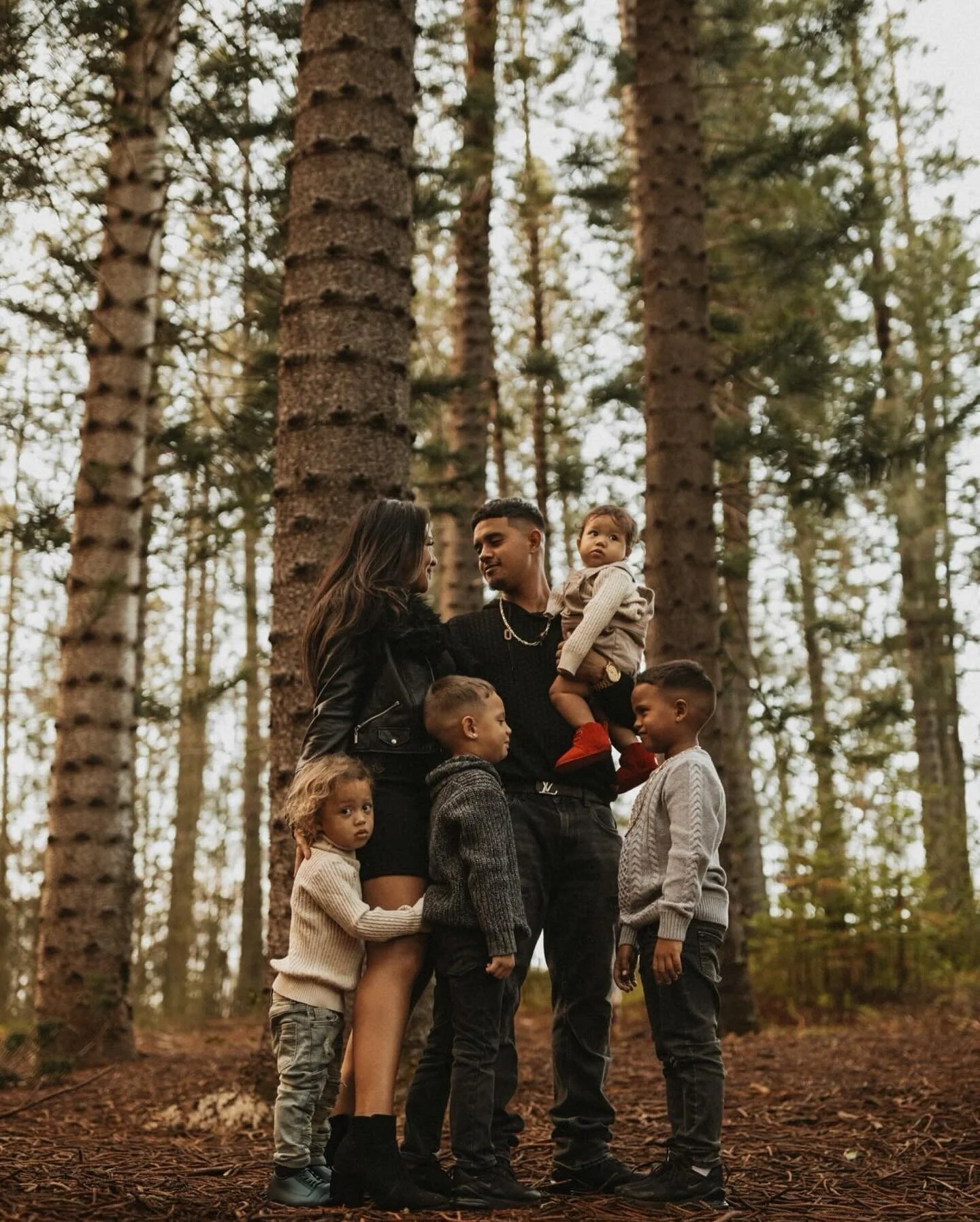 it’s the most wonderful timeeee of the yearrrr❤️☃️🎄
christmas family photos just hit different🥹🫶🏼 
#oahu #hawaii #oahuhawaii #oahuphotographer #oahuphotography #oahuelopementphotographer #oahuweddingphotographer #oahufamilyphotographer #h