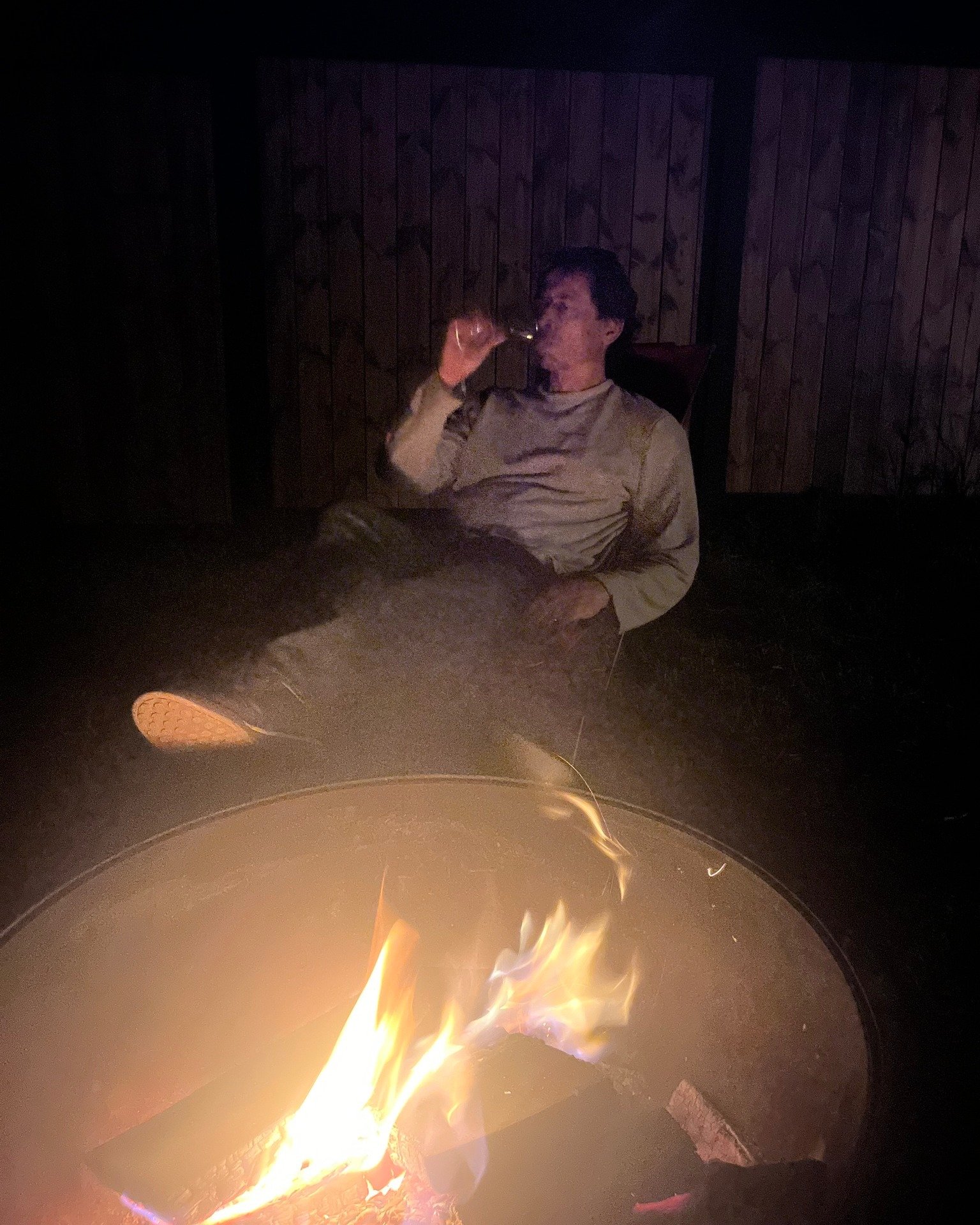 Summertime is here! Backyard fire pits and wine? Yes, please. We're currently sipping on our 2024 White Blend - a beautiful blend of 4 grapes: Sauvignon Blanc, Chardonnay, Riesling, and Viognier. 25% of each, lending mouthfeel, white flower, and hone