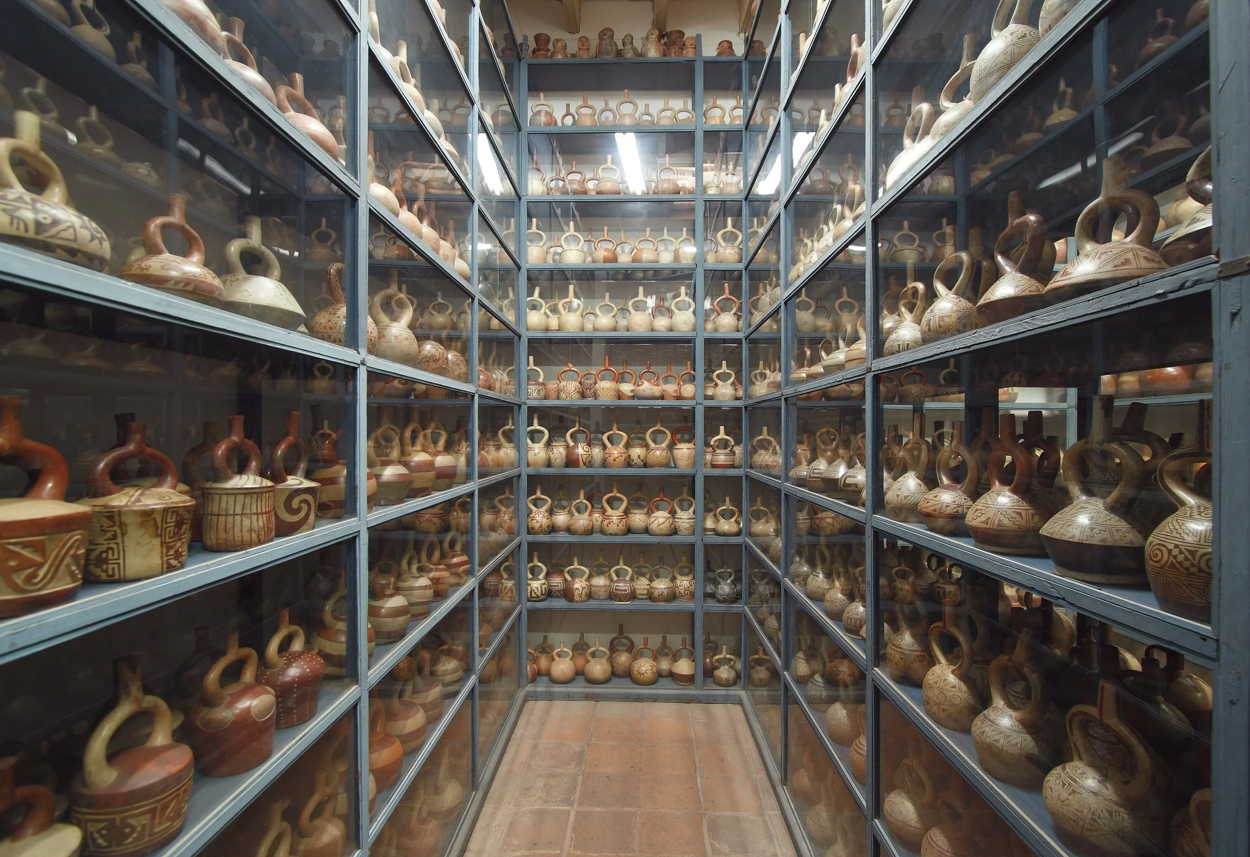 Museo Larco_Interior_Depósitos visitables (1).jpg