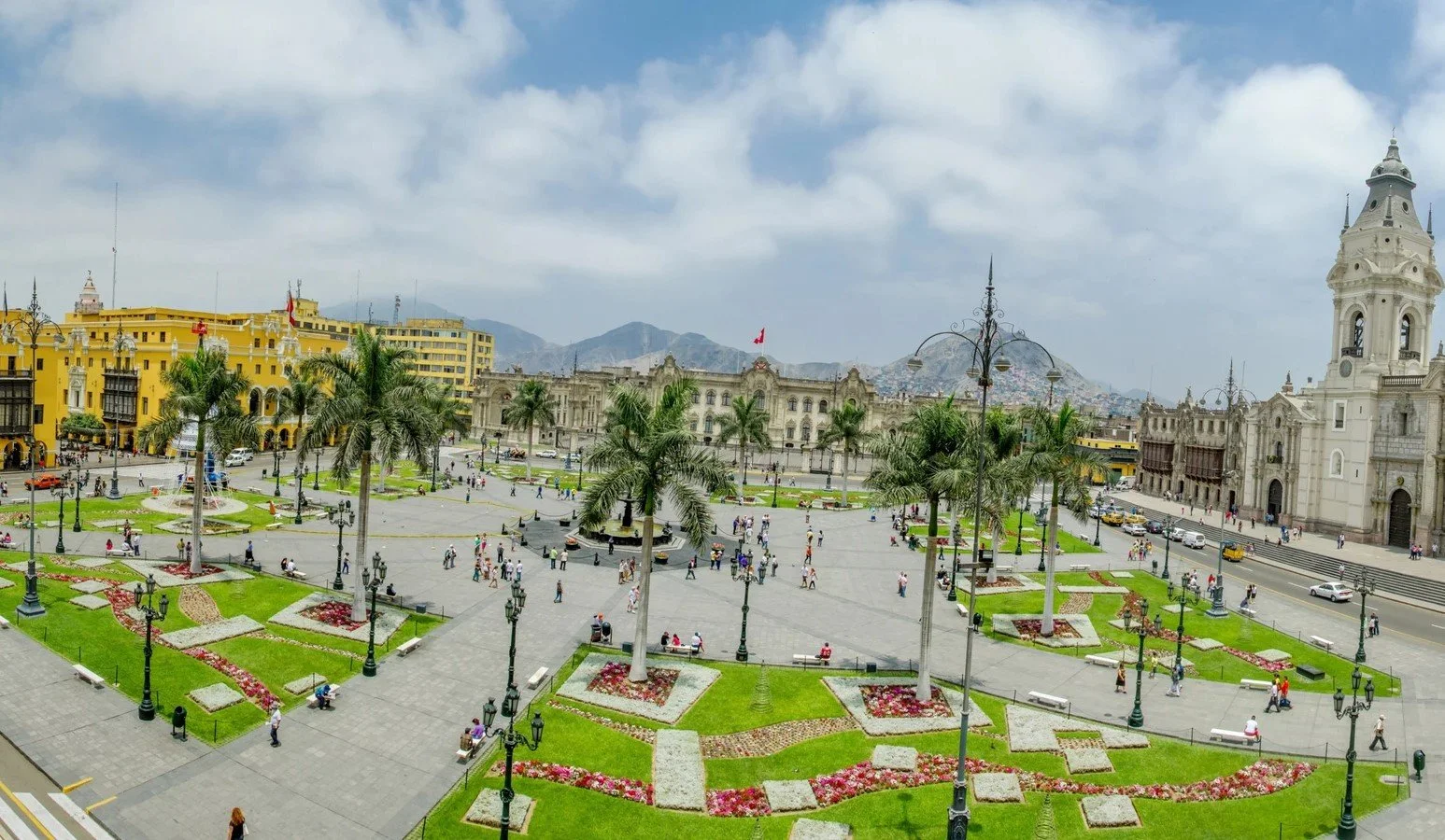 plaza-armas-lima-peru_97.jpg
