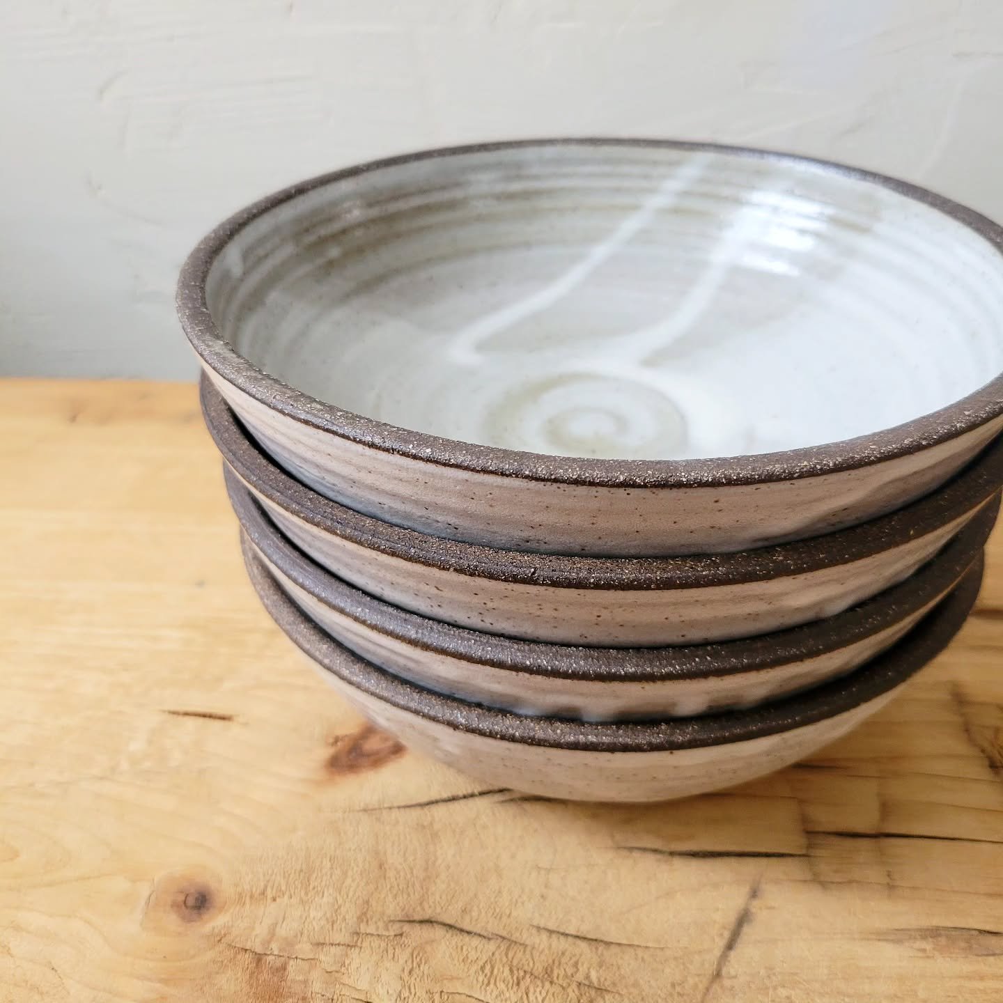 Catch me in two places this weekend: Friday 3-6:30pm @richmond_farmers_market &amp; Saturday 9-1 @shelburnefarmersmarket. I'll be featuring lots of Dinner Low Bowls- durable &amp; versatile for casual weeknight meals. Mix n match glazes &amp; discoun