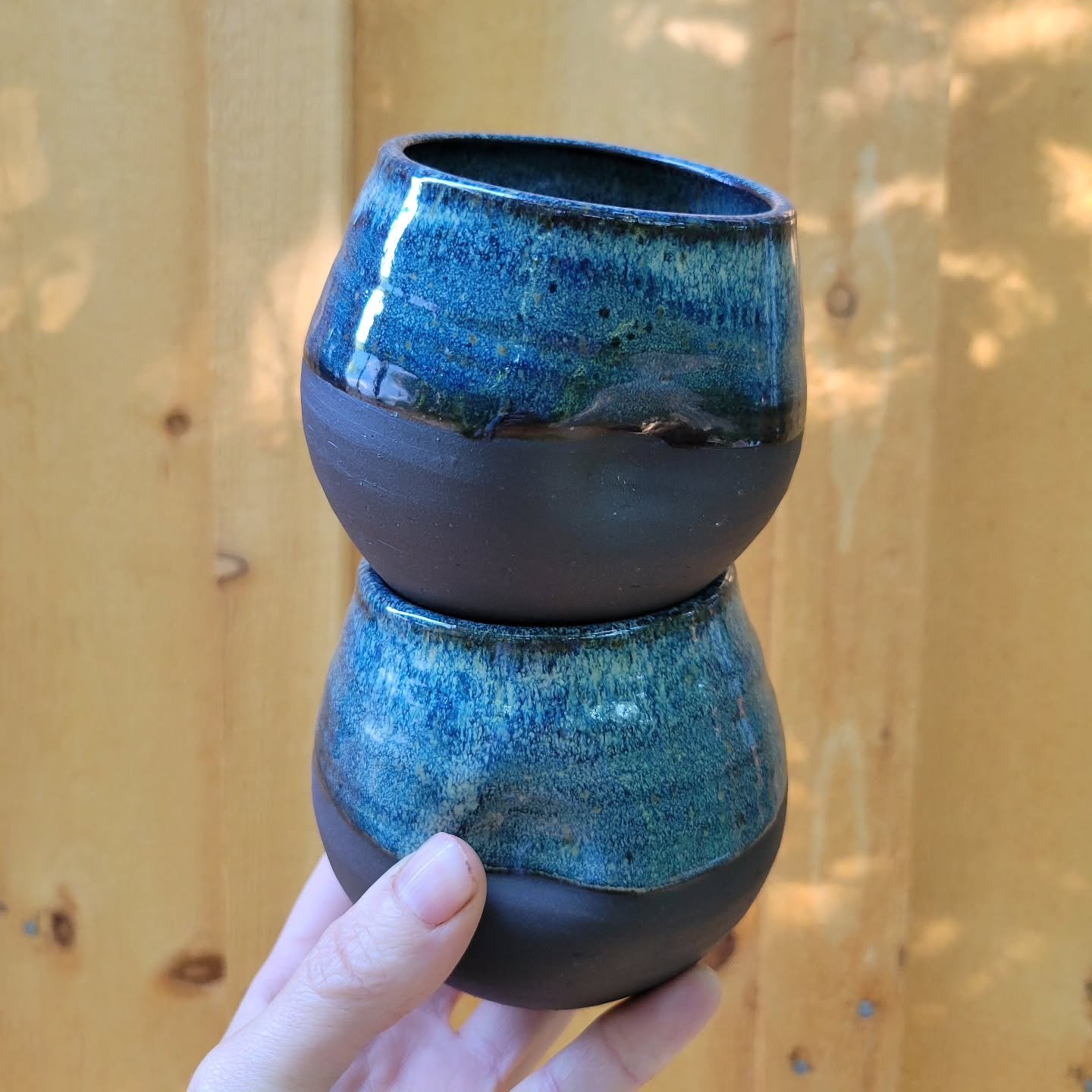 New pots to checkout this weekend... 👀 👀 Friday 5-8pm @stowevibrancy Art on Park &amp; Saturday 9am-1pm @shelburnefarmersmarket 

#handmadepottery #vermontarts #vtartist #stowevermont #stowevt #stowelocal #shelburnevermont #shelburnevt #vermont #vt