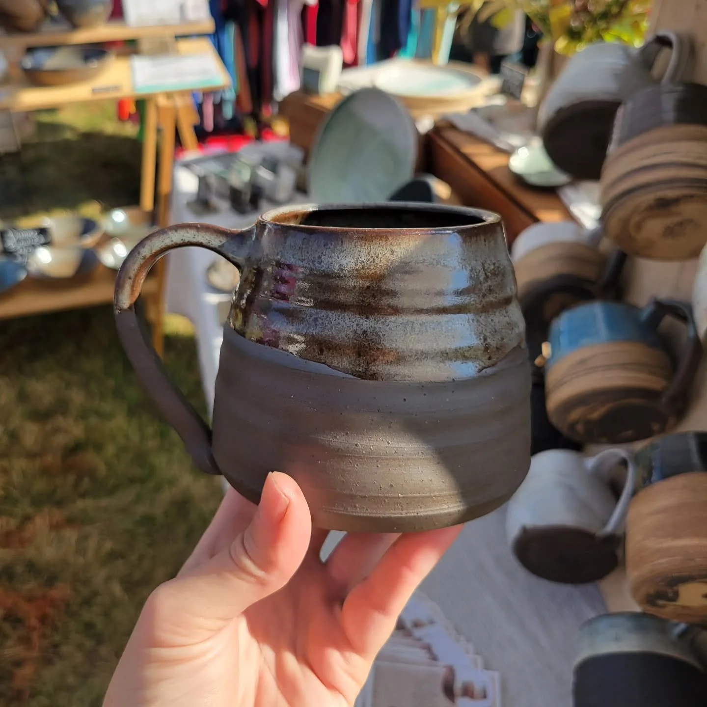 Beautiful day @stewartmaple Tap to Table til 4pm!

#vermont #vermontfall #craftfair #handmadepottery #vermontpottery #vermontevents