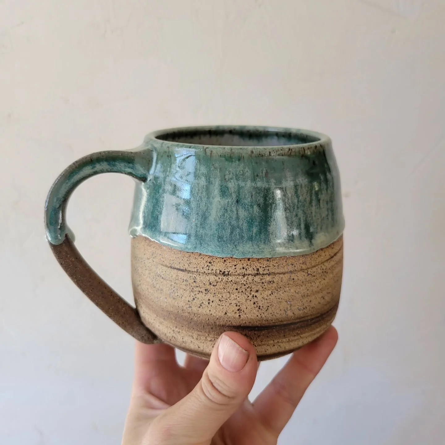 People ask if picking a favorite is like favorite child...yes, yes I can pick...😬🤩🏝🌊 This ✨️beauty✨️ and fresh batch out of the kiln headed to restock @thirtyoddvt on Pine St in Burlington tomorrow!!

#handmadepottery #mugshotmonday
#burlingtonvt