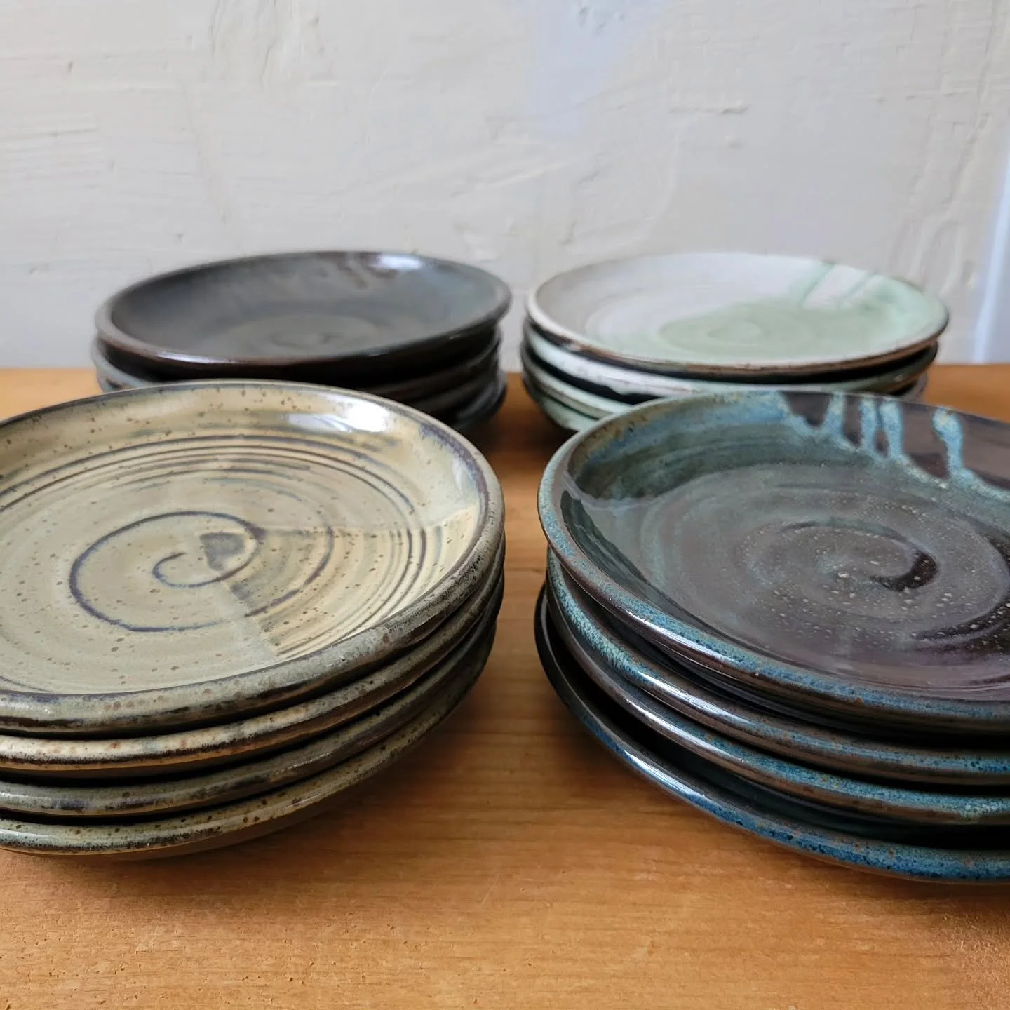 Favorite form lately- tapas plates! Investing in a full dinnerware set can be expensive and intimidating, but these little sweeties are an easy addition💘 

Available at my last market of the year: Richmond Holiday Market, Saturday Dec 6, 9am-3pm, an