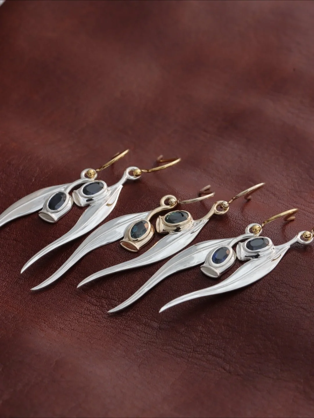 Inspired by eucalyptus leaves and gumnuts, these bespoke pieces were created for a beautiful wedding - earrings for the bride and her bridesmaids and cufflinks for her bridesman. Set with Australian sapphires 🌿

#ThomasCoenJewellery #FirstNationsJew