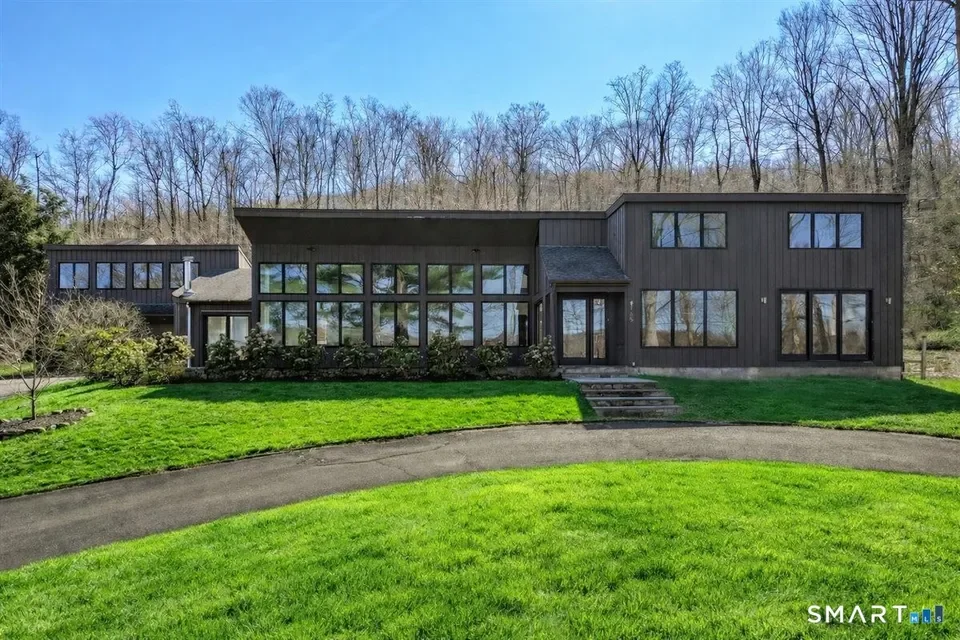 UNDER CONTRACT | 165 Mamanasco Road, Ridgefield