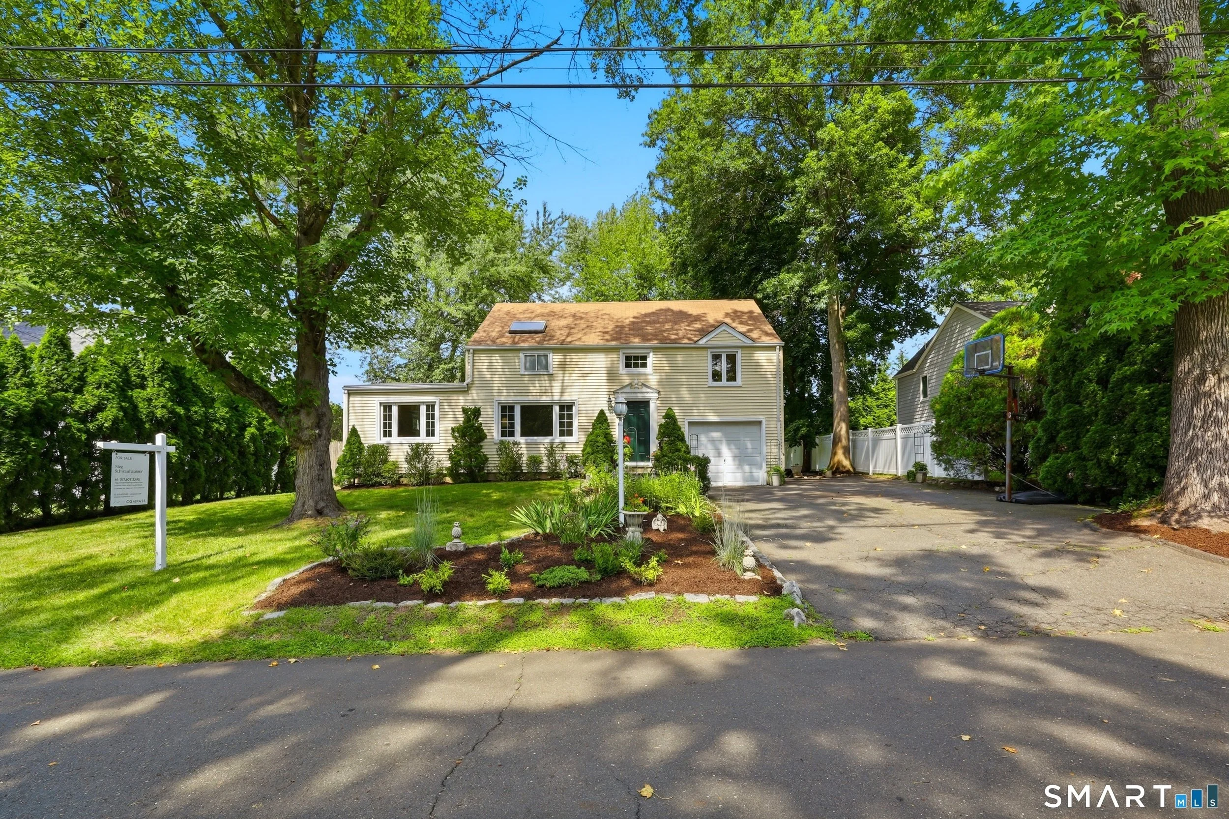 UNDER CONTRACT | 29 Lynn Court, Darien