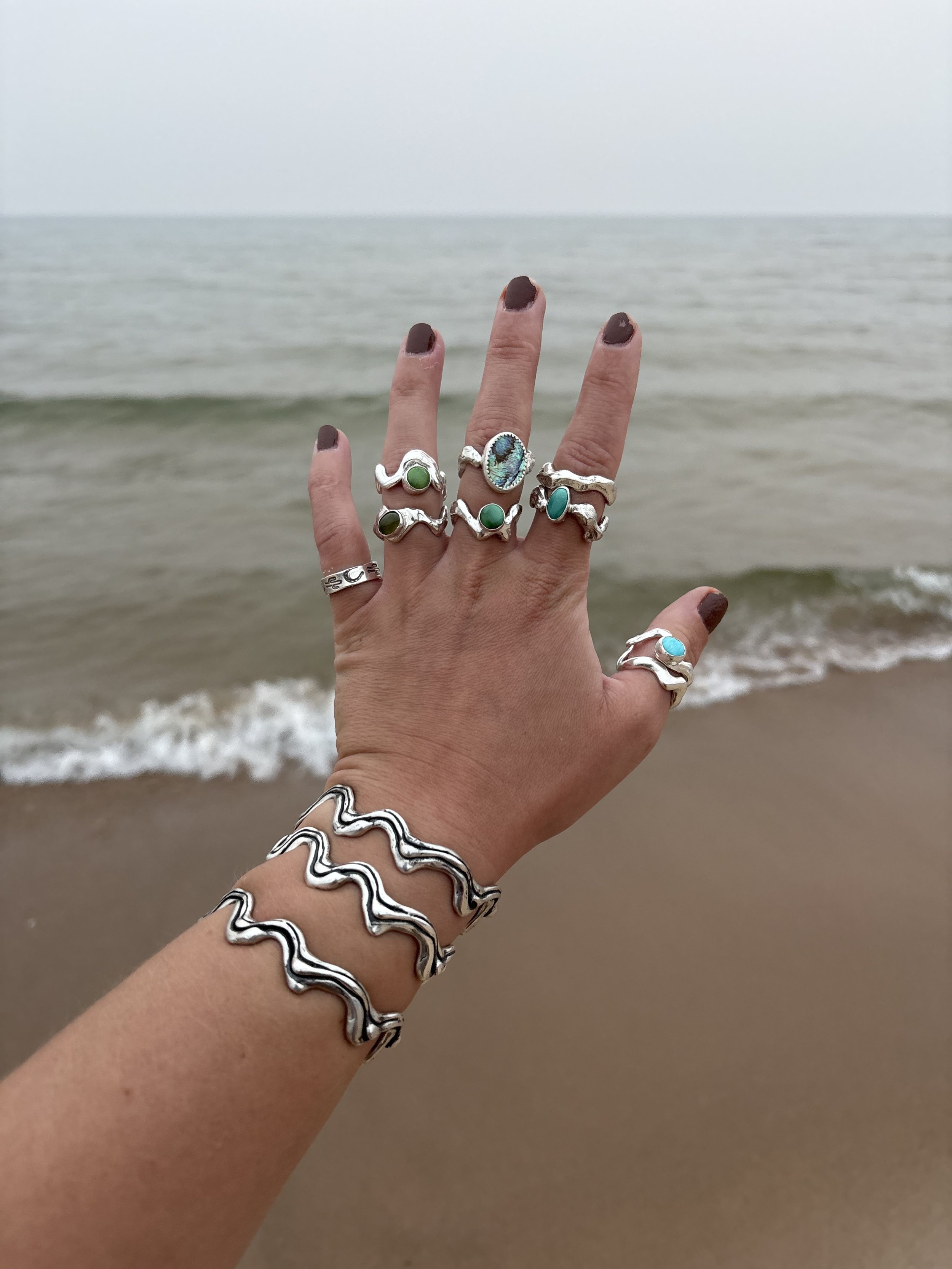 Wavy cuff