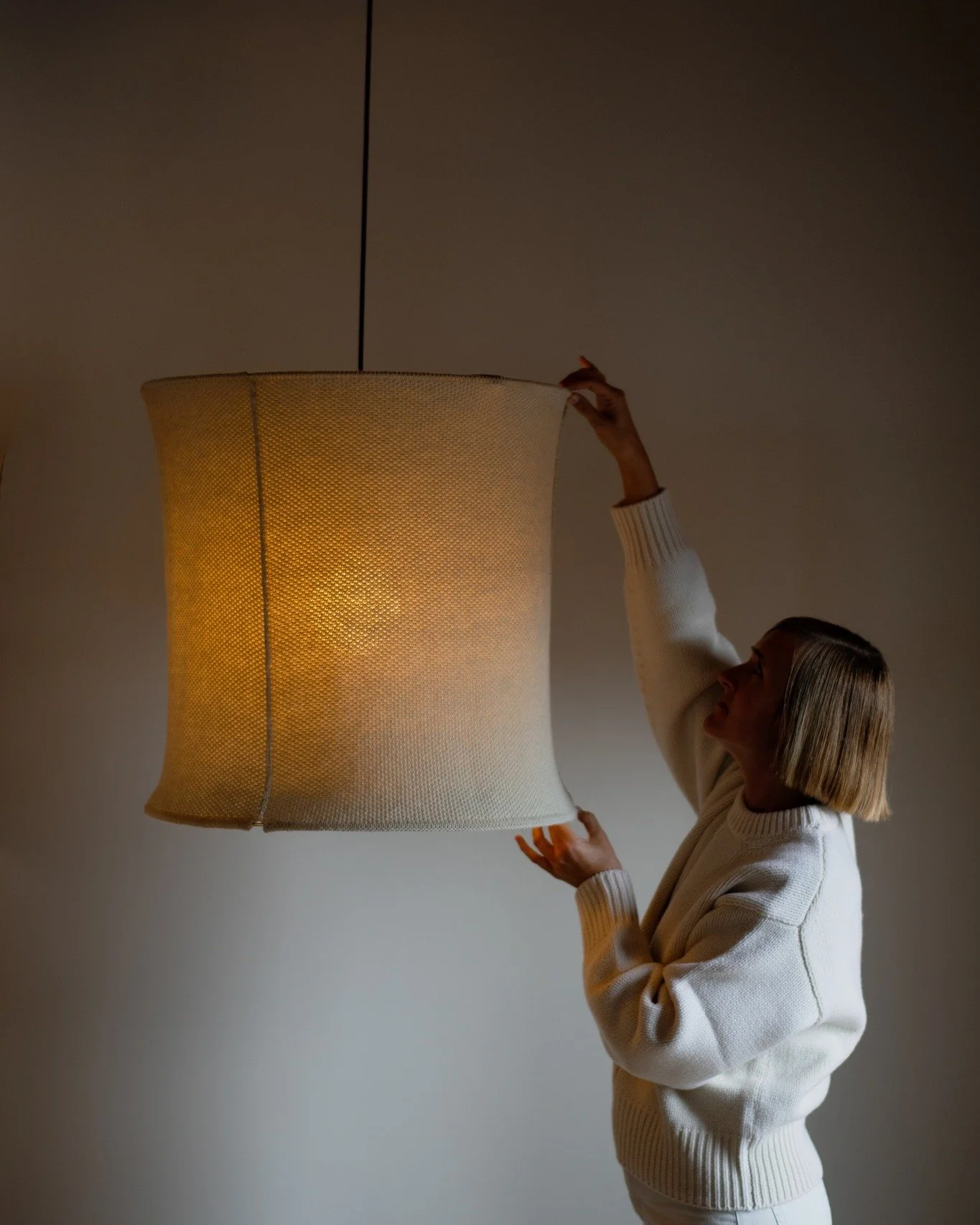 The hard-working light. 💛

Calm, soft, and quiet &mdash; the Wool Hoop does more than illuminate. It doesn&rsquo;t add noise; it absorbs it. Designed to soften hard architectural surfaces, it fills a space with gentle volumes &mdash; both acoustic a