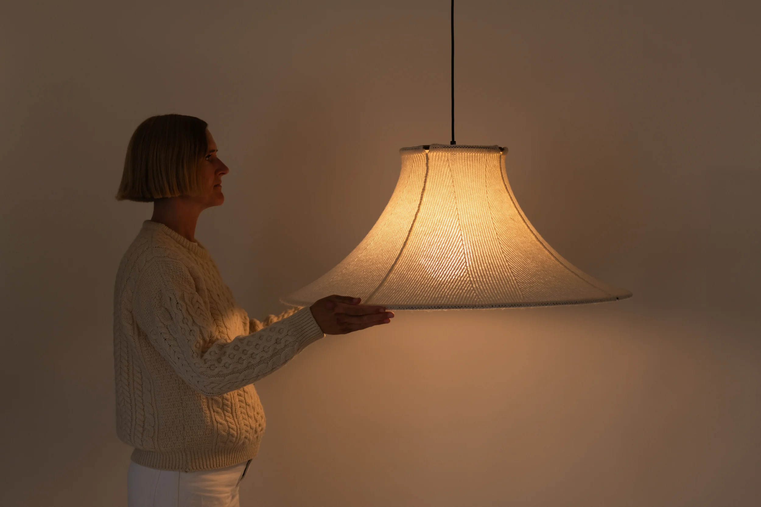 Bloem 80 Wool pendant light holding.webp
