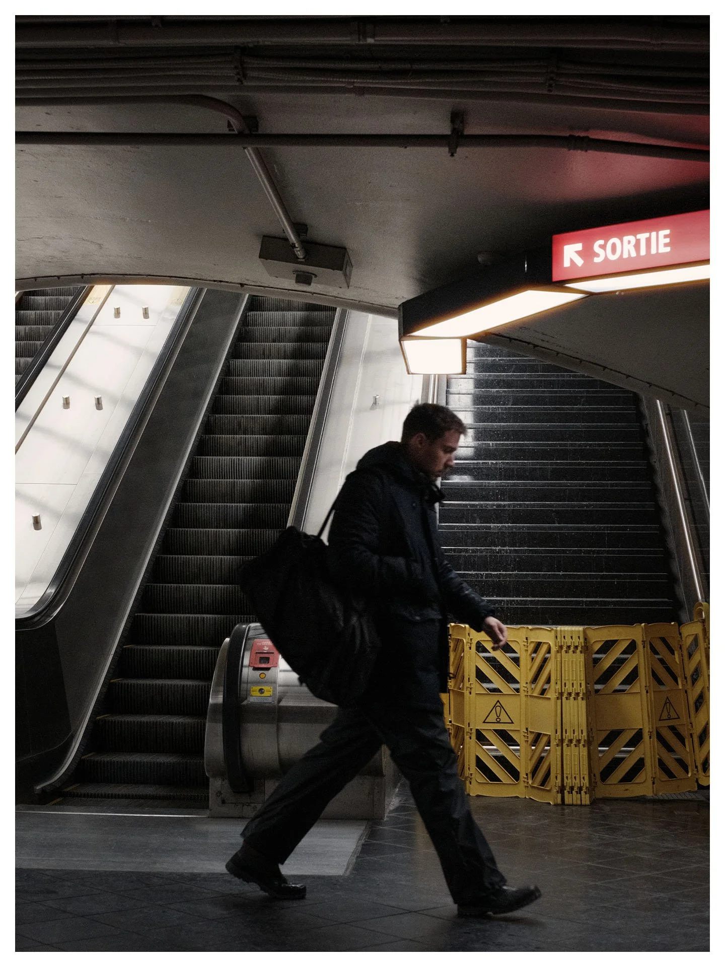 Just about a year ago, I was bothering the commuters of Montréal. Can't stop talking about how I want to go back (in the spring or summer next time, when it's not freezing, ideally)