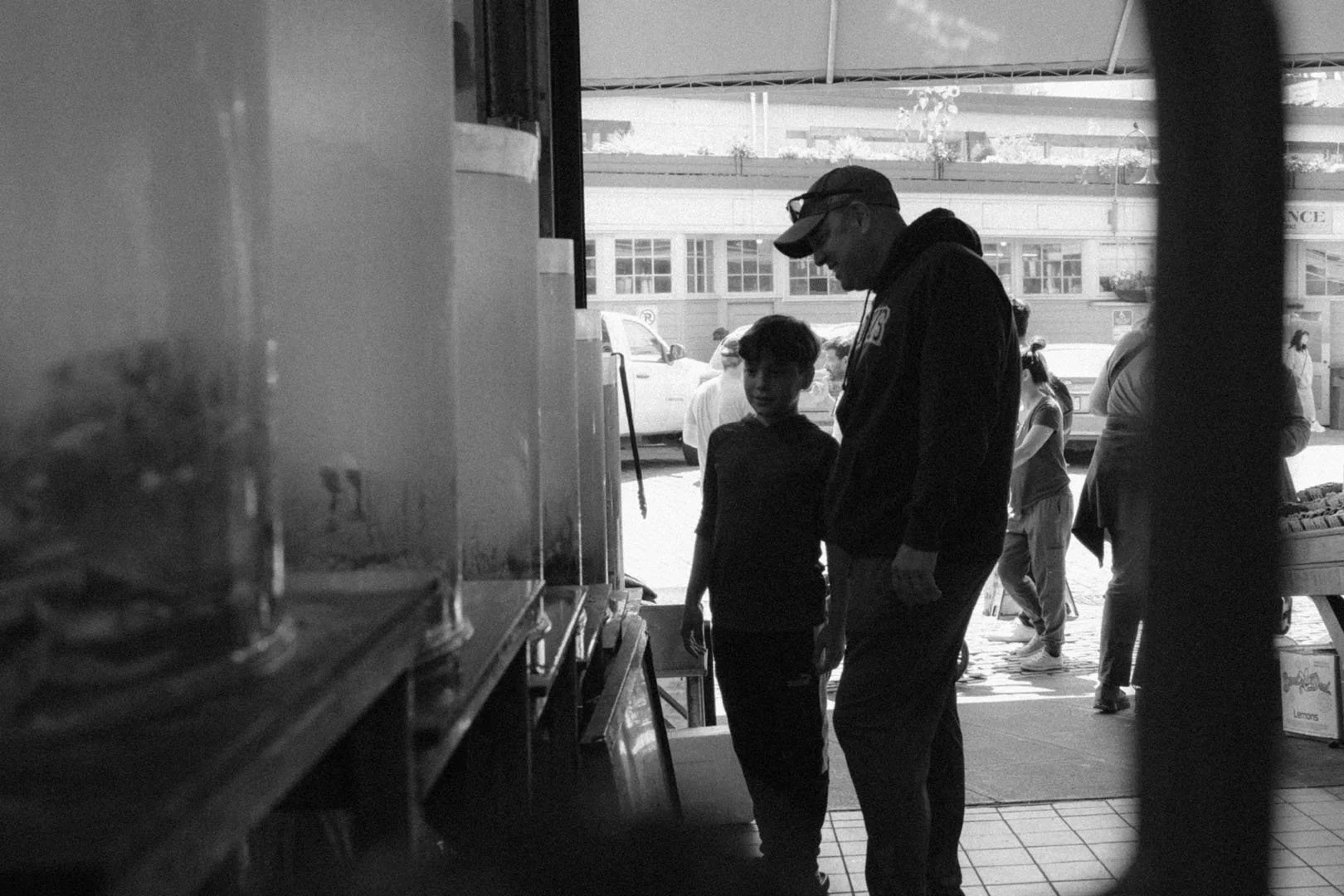 seattle street photography - pike place market