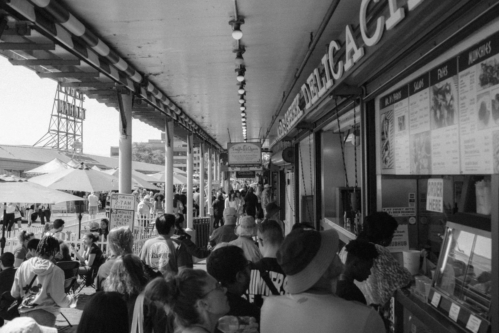seattle street photography - pike place market