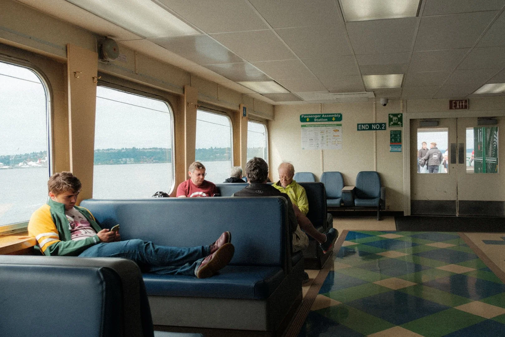 seattle street photography - bainbridge ferry