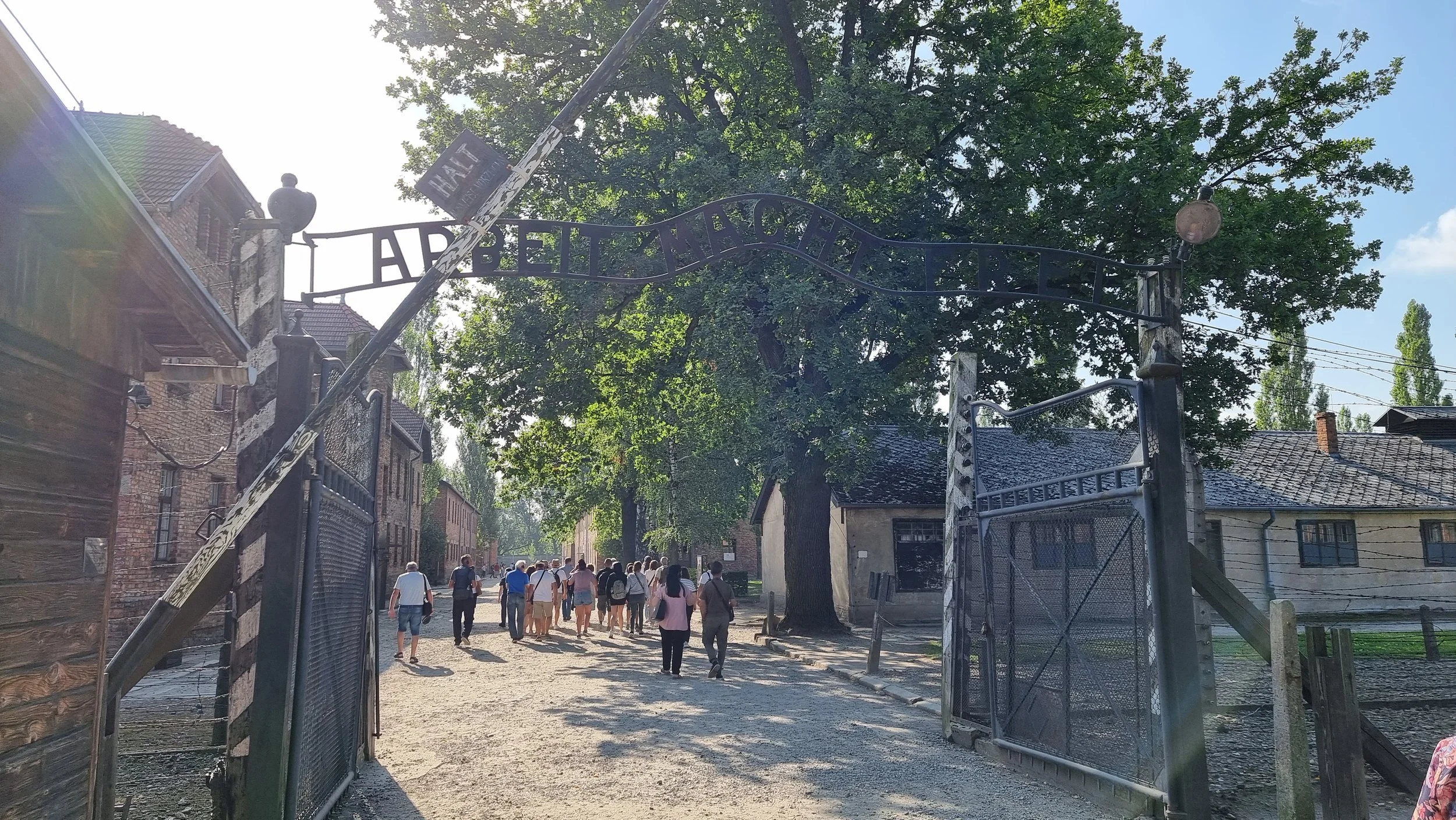 Auschwitz Entrance 1.jpg