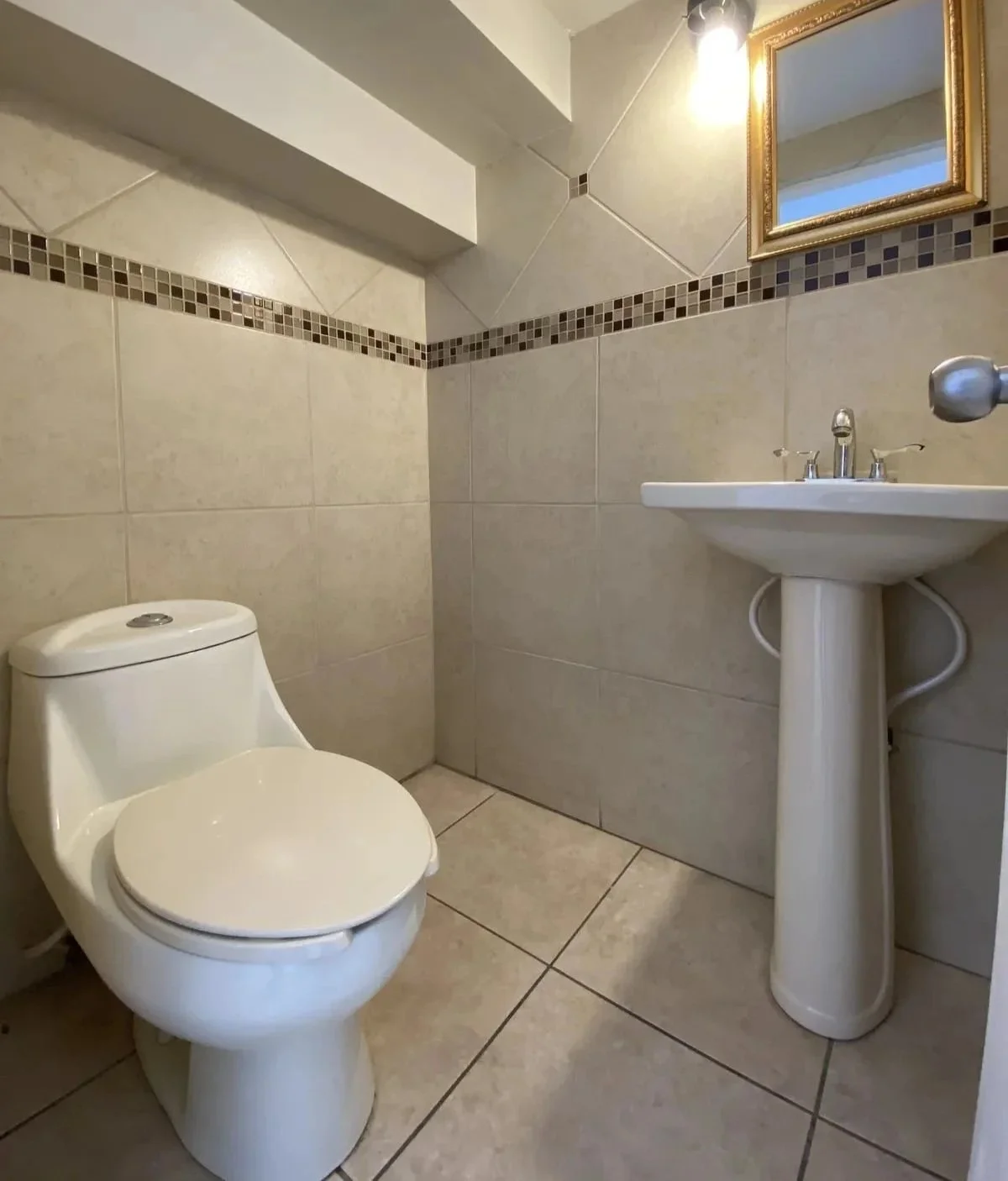 a34742ca-8af6-41ba-a5d5-256ba8df0e17.jpg