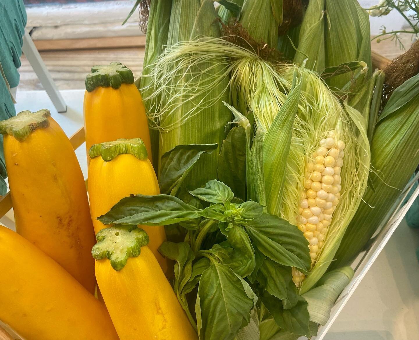 Summer produce is here! We have sweet corn, lettuce, tomatoes and more 🥬🍅🥒🥚🌽