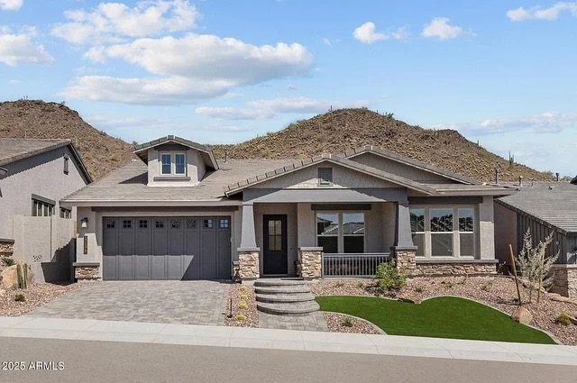 Walking into this one feels like a breath of fresh air ☀️
Single story, open, bright, and loaded with upgrades (the kitchen island alone deserves its own spotlight🍴). Instead of looking at another backyard fence, you’re looking straight at de