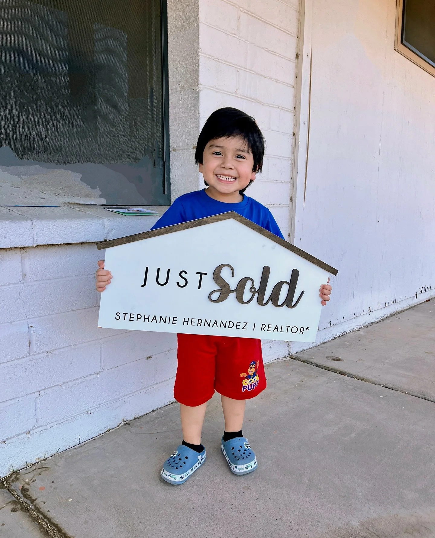 Miren qué tierno el pequeño con el letrero de VENDIDO! 🥹🏡
Tuve el gusto de acompañar a Luz Andrea y Abraham en la búsqueda de su nuevo hogar. Logramos conseguir una propiedad increíble a un excelente precio, y to