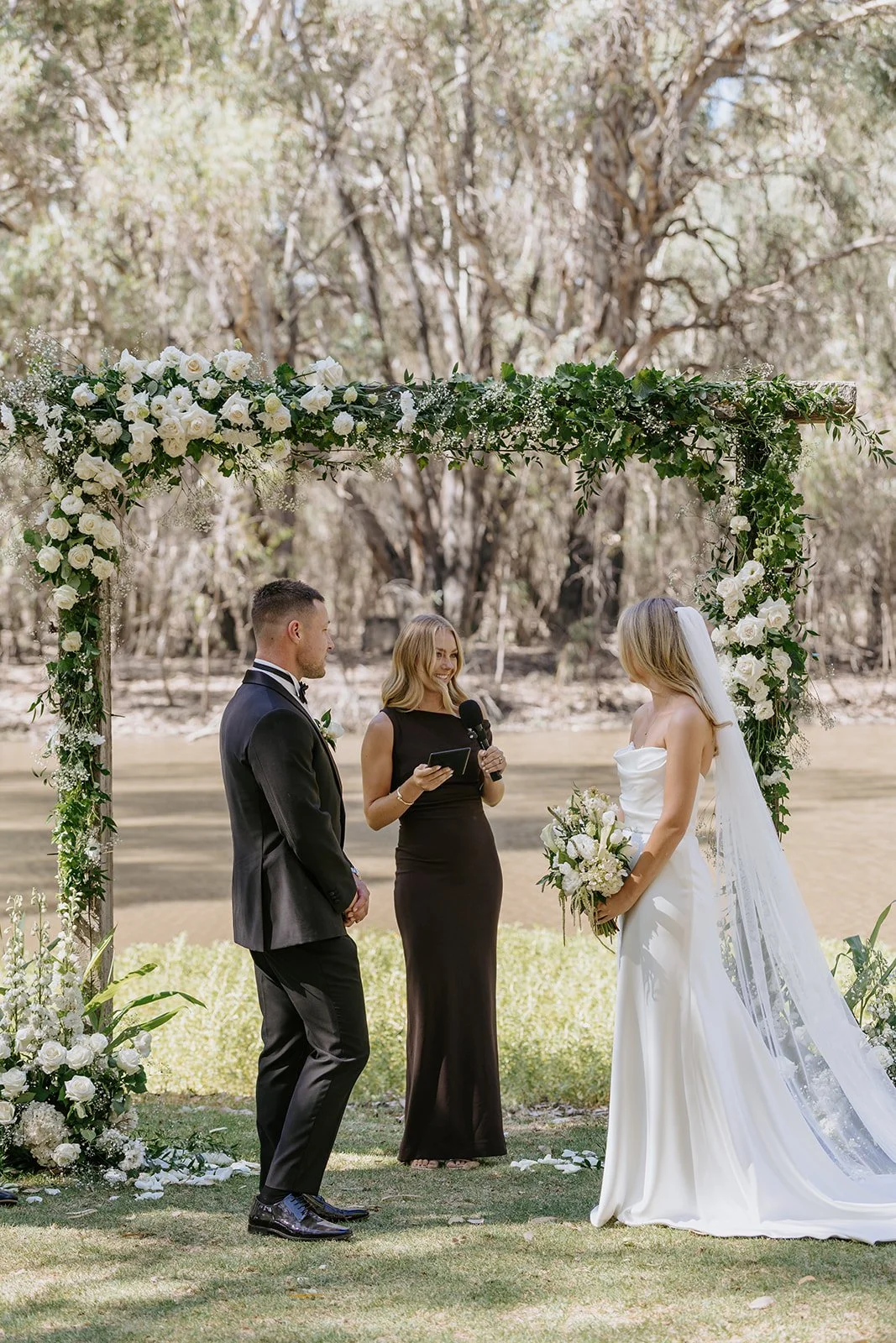 JAMEY_JASON_LOVEBYSHAE_MORRISONS_WINERY-61_websize.jpg