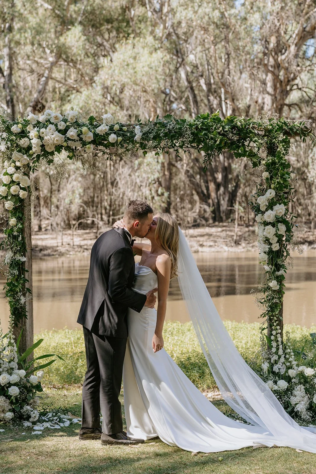 JAMEY_JASON_LOVEBYSHAE_MORRISONS_WINERY-215_websize.jpg