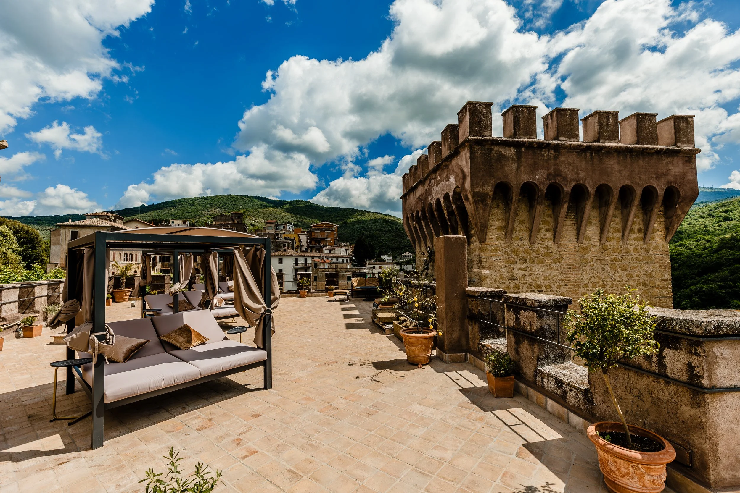 BRA - Website - Amenities - Jacuzzi Daybeds - 10.jpg